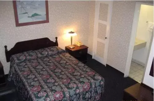 Photo of the whole room, Bed in Airport Motel - Inglewood
