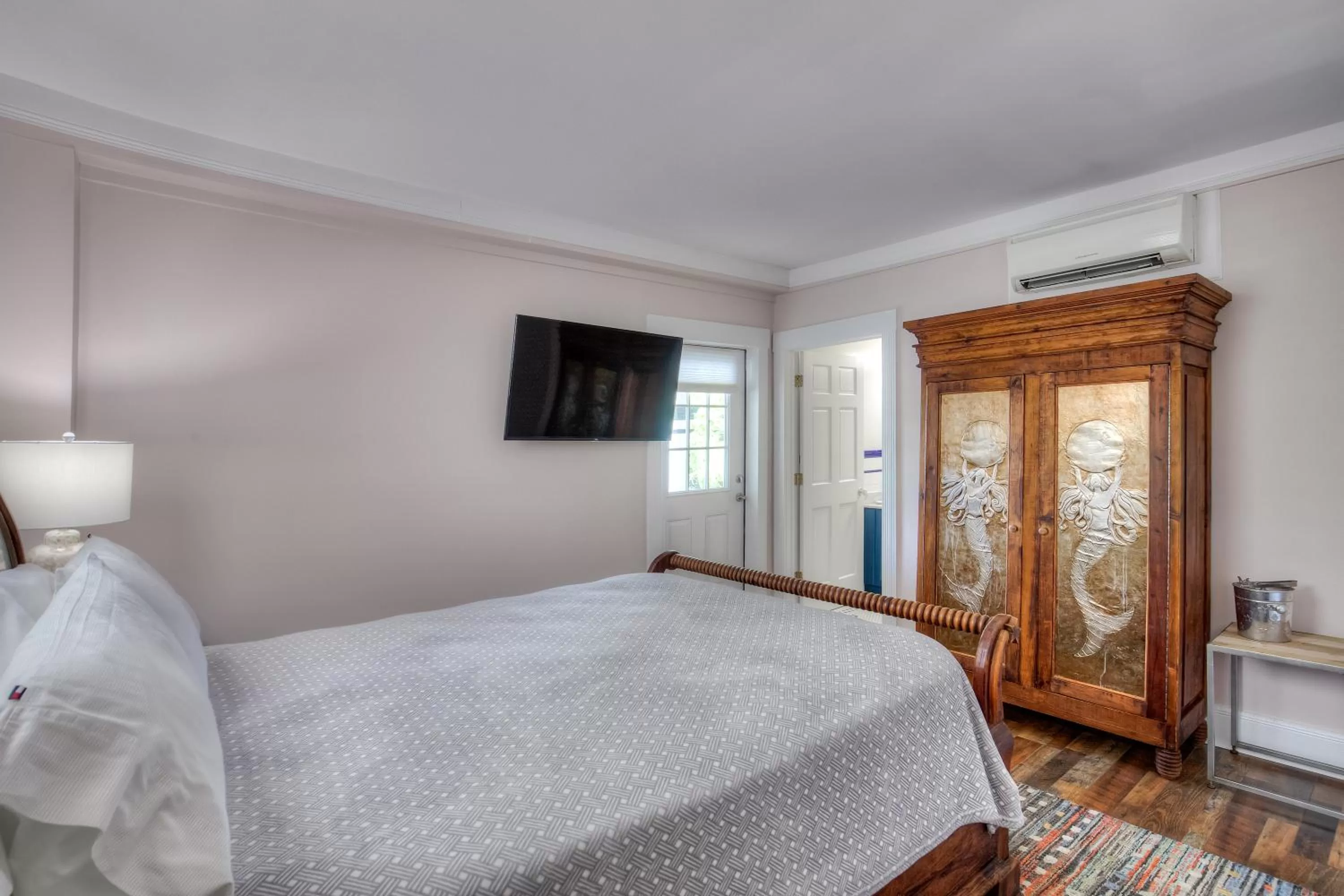 TV and multimedia, Bed in Elaine's Cape May Boutique Hotel