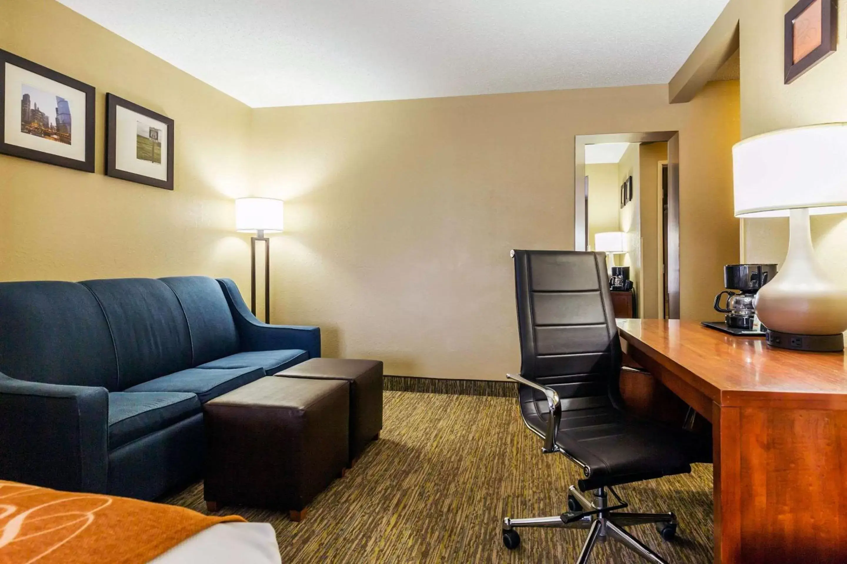 Photo of the whole room, Seating Area in Comfort Suites near I-80 and I-94