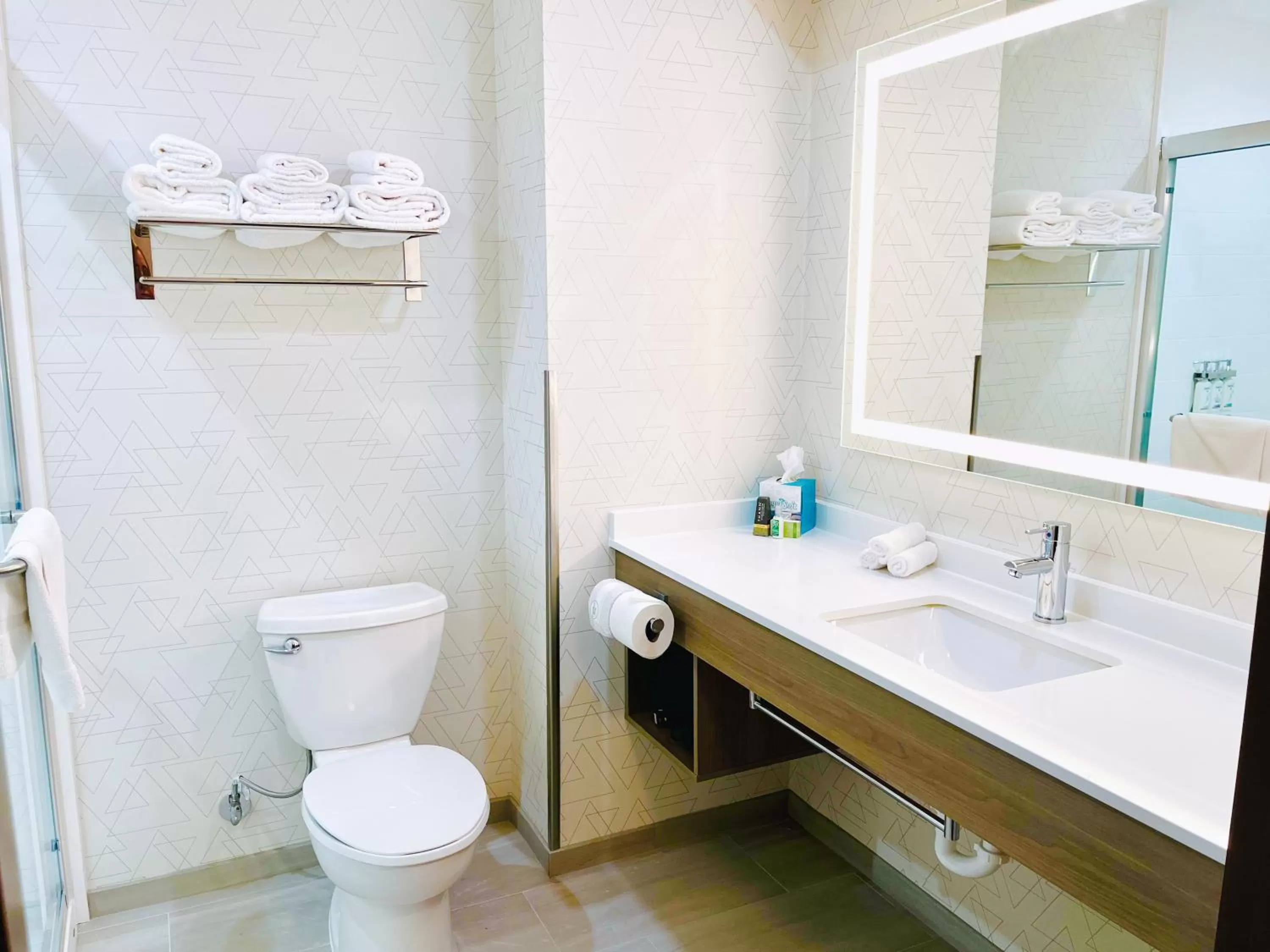 Bathroom in Holiday Inn Express & Suites Frazier Park by IHG