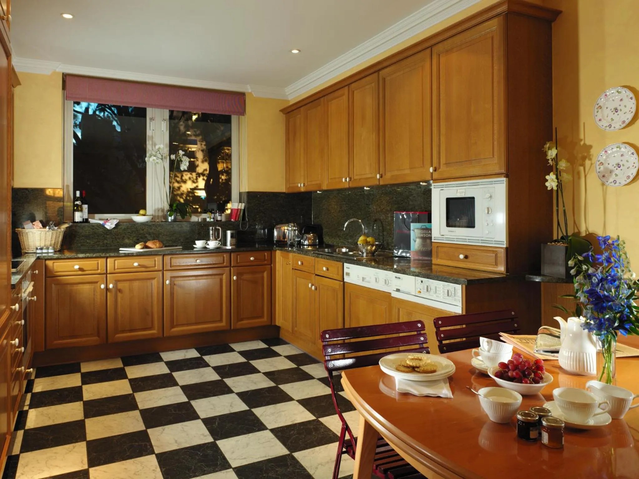 Coffee/tea facilities in Cheval Thorney Court at Hyde Park