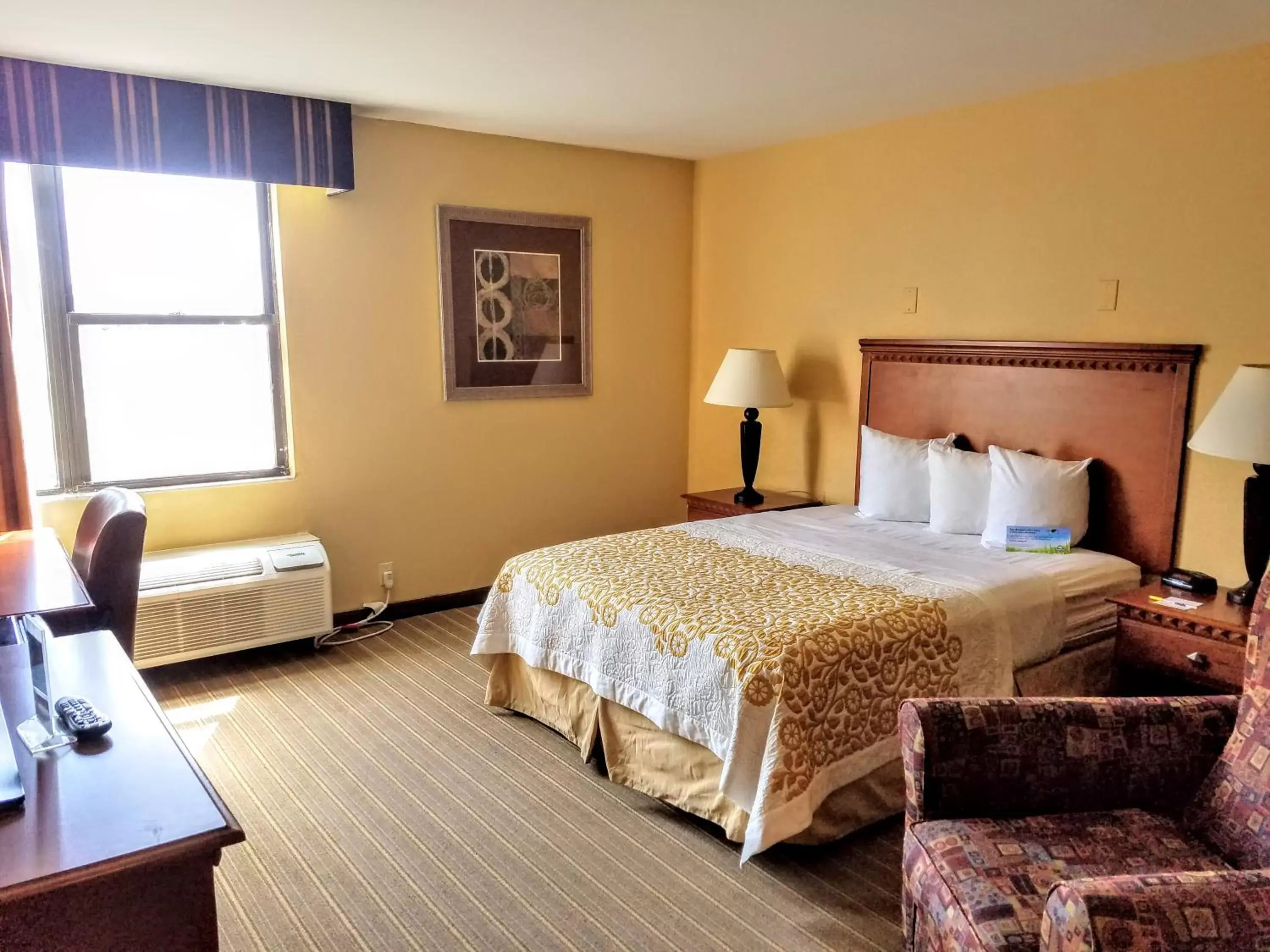 Photo of the whole room, Bed in Days Inn by Wyndham Windsor Locks / Bradley Intl Airport