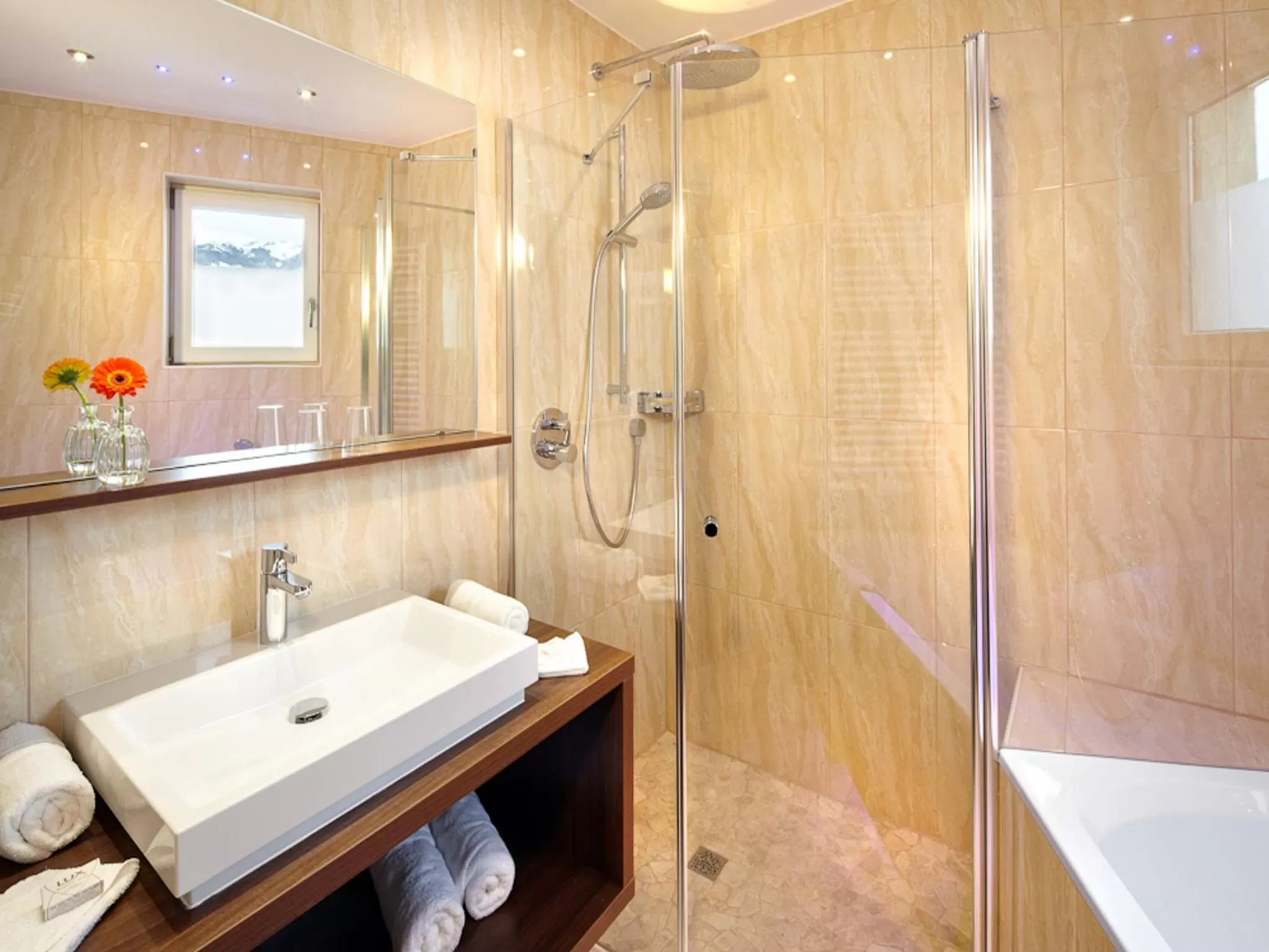 Bathroom in Hotel zum Hirschen Zell am See