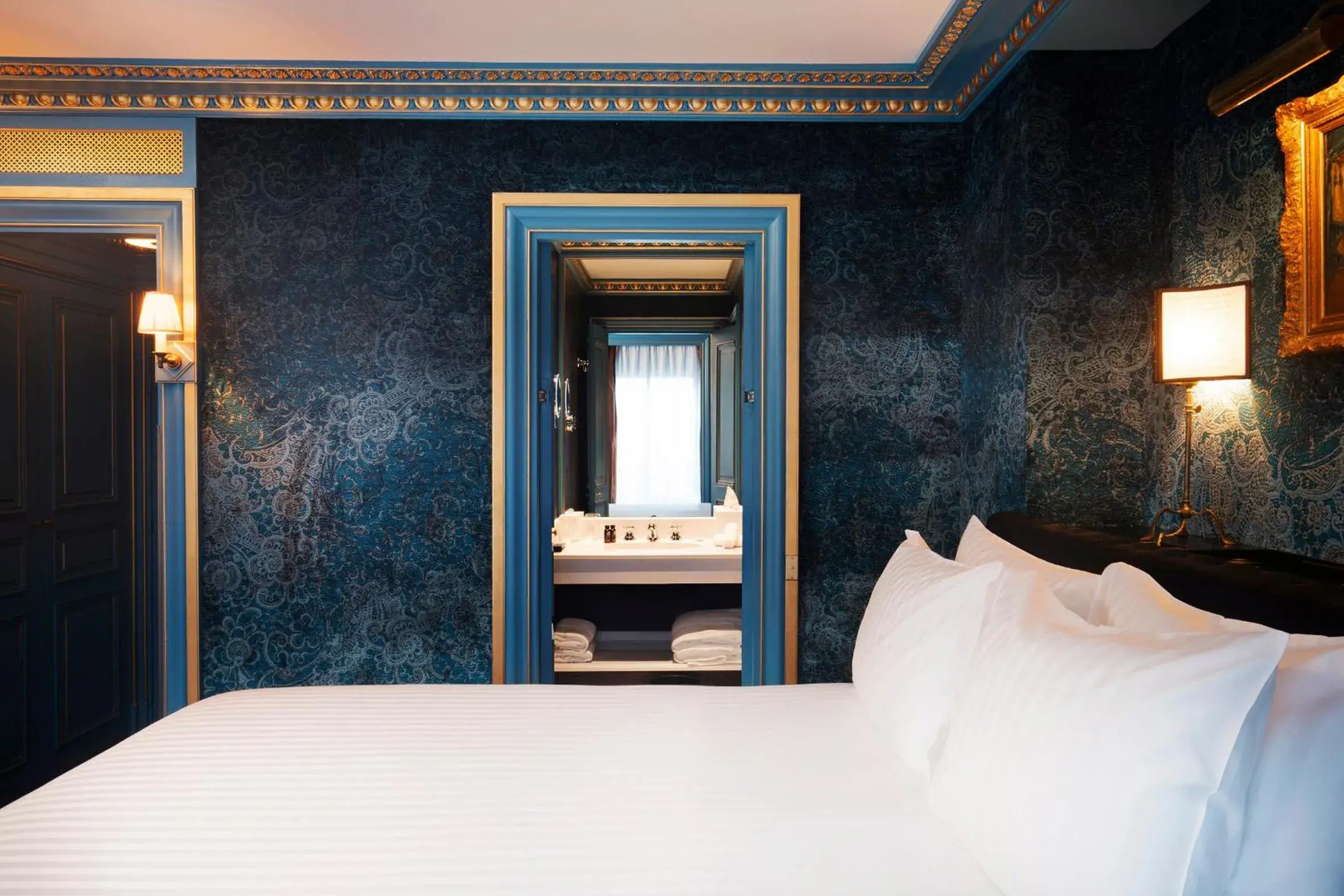 Bathroom, Bed in Maison Proust, Hotel & Spa La Mer