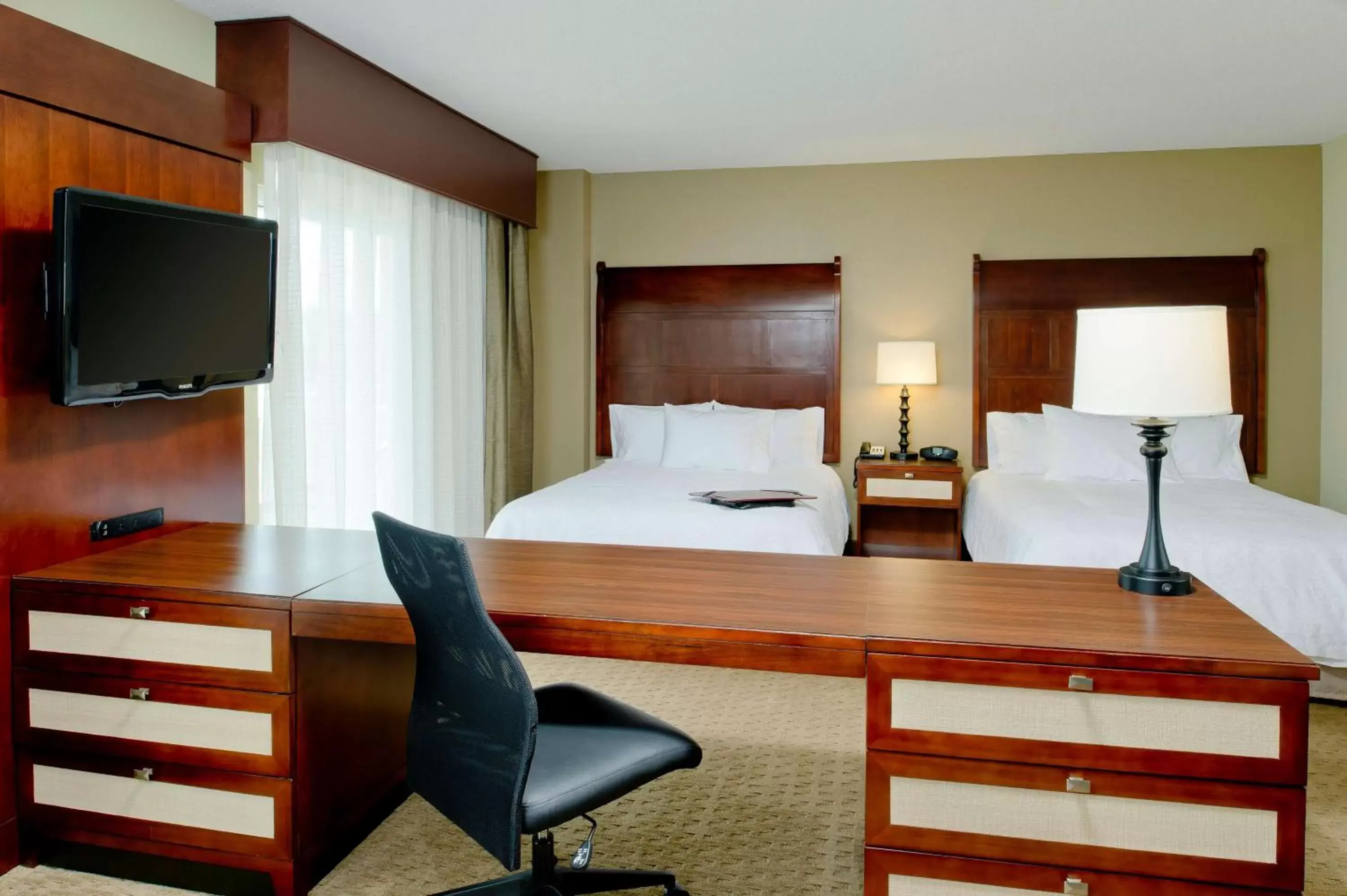 Bed in Hampton Inn & Suites Ocean City