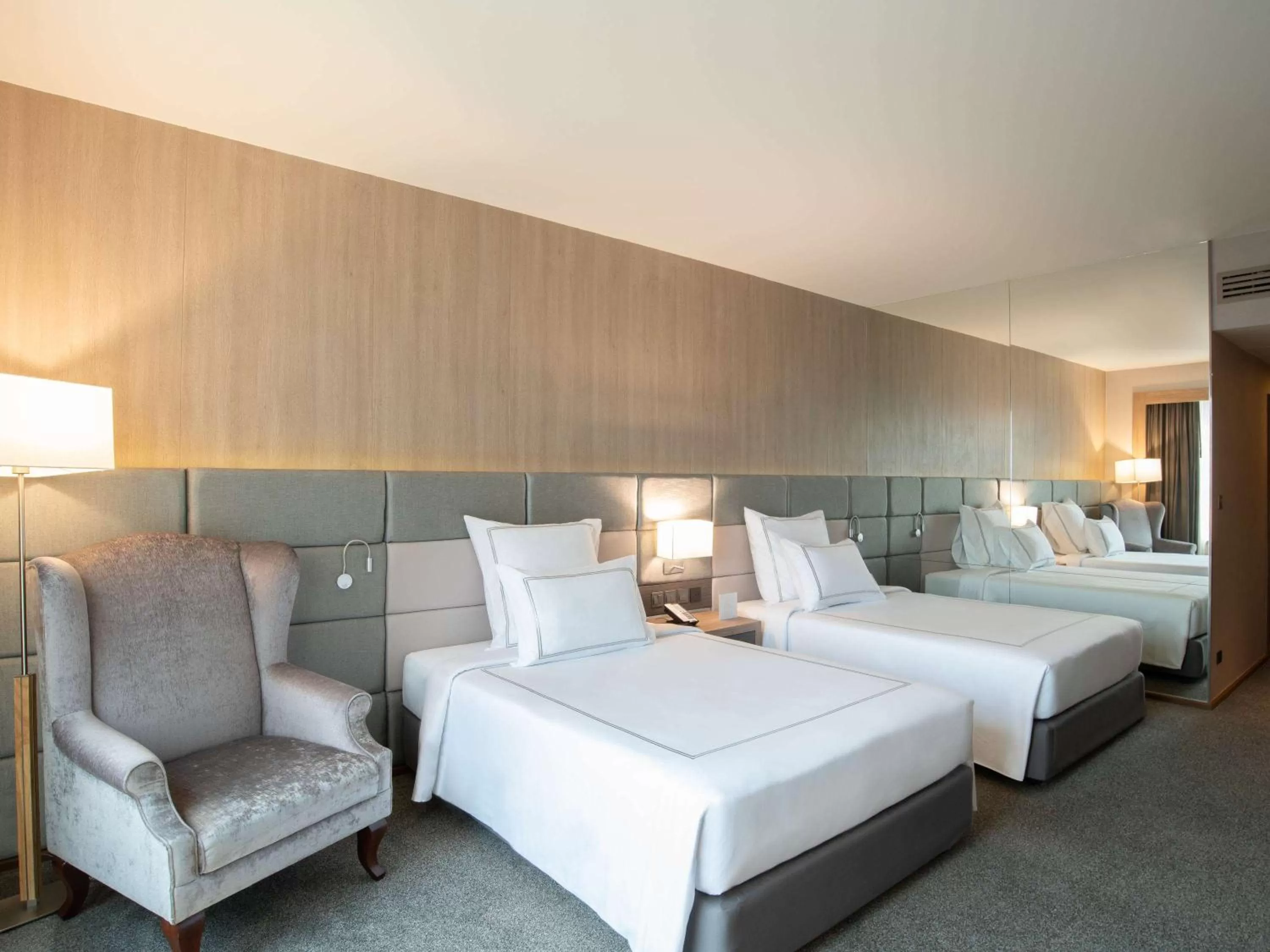 Photo of the whole room, Bed in Swissotel Bangkok Ratchada