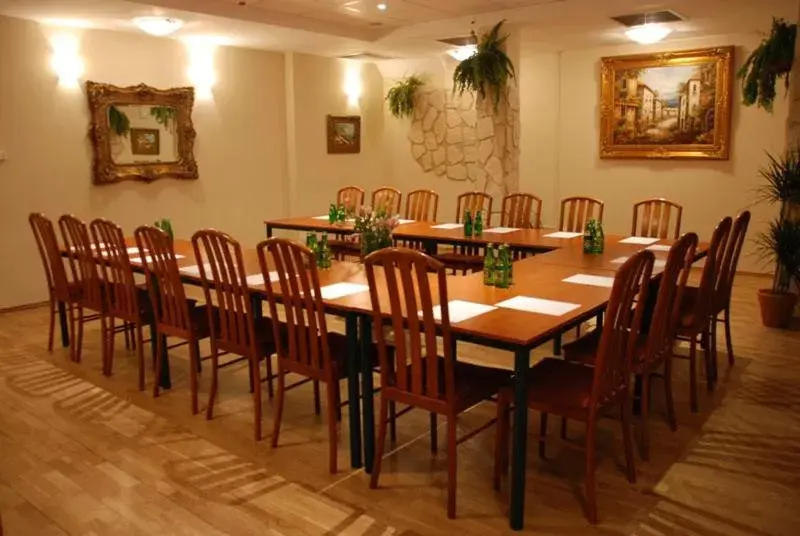 Meeting/conference room, Restaurant/Places to Eat in Great Polonia Kraków Kazimierz