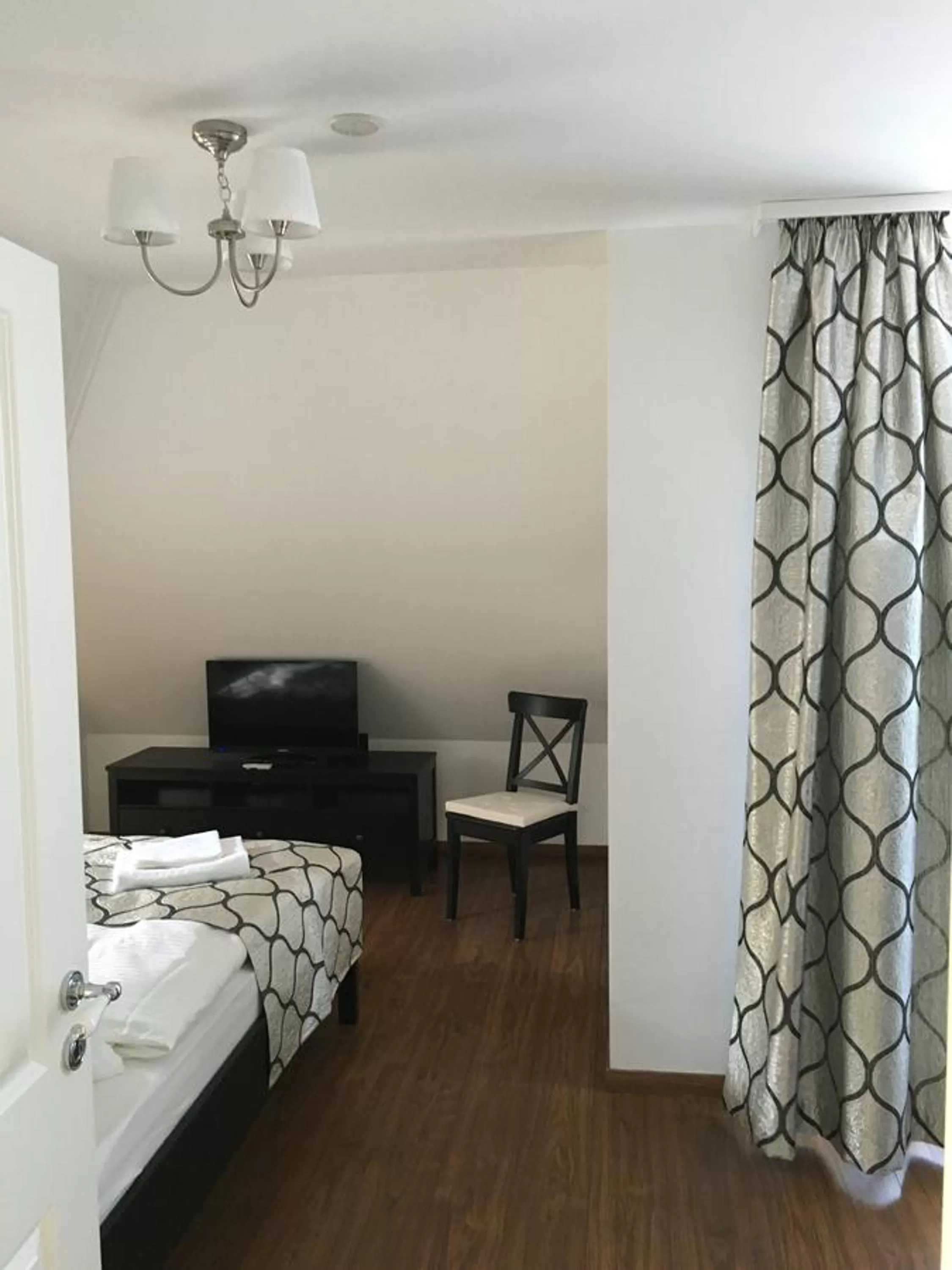 Property building, Bed in Merkel Villa Apartamente