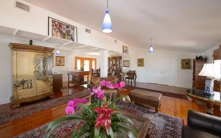 Living room, Lobby/Reception in Old Colorado Inn