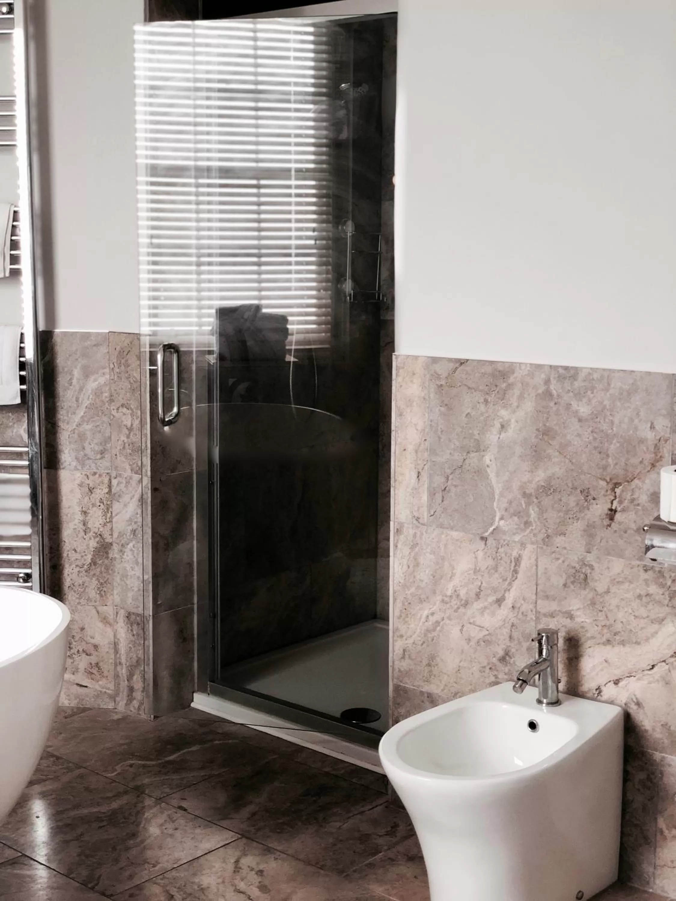 Shower in The Ship Leopard Hotel - No Children