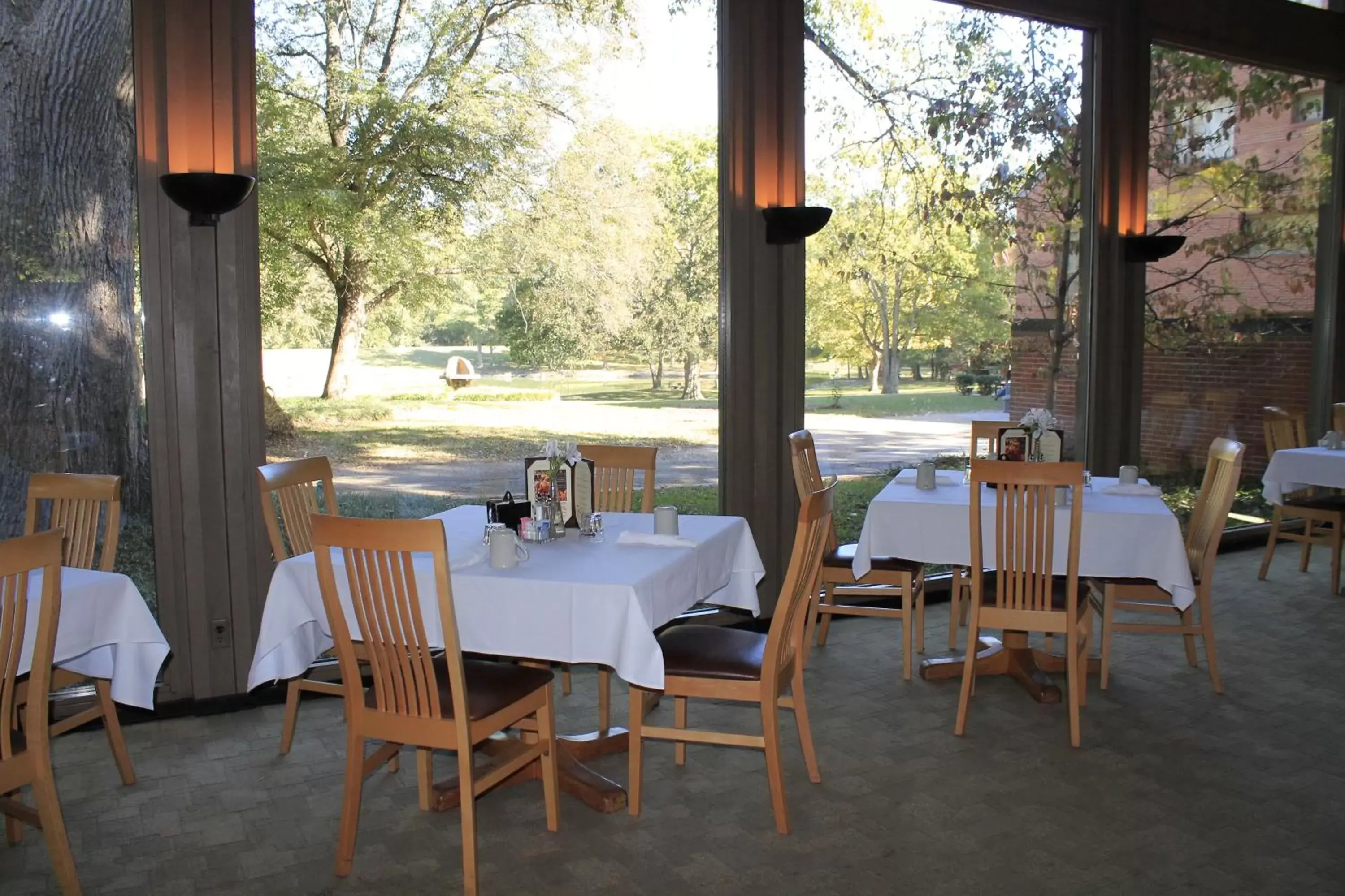 Restaurant/Places to Eat in New Harmony Inn Resort and Conference Center