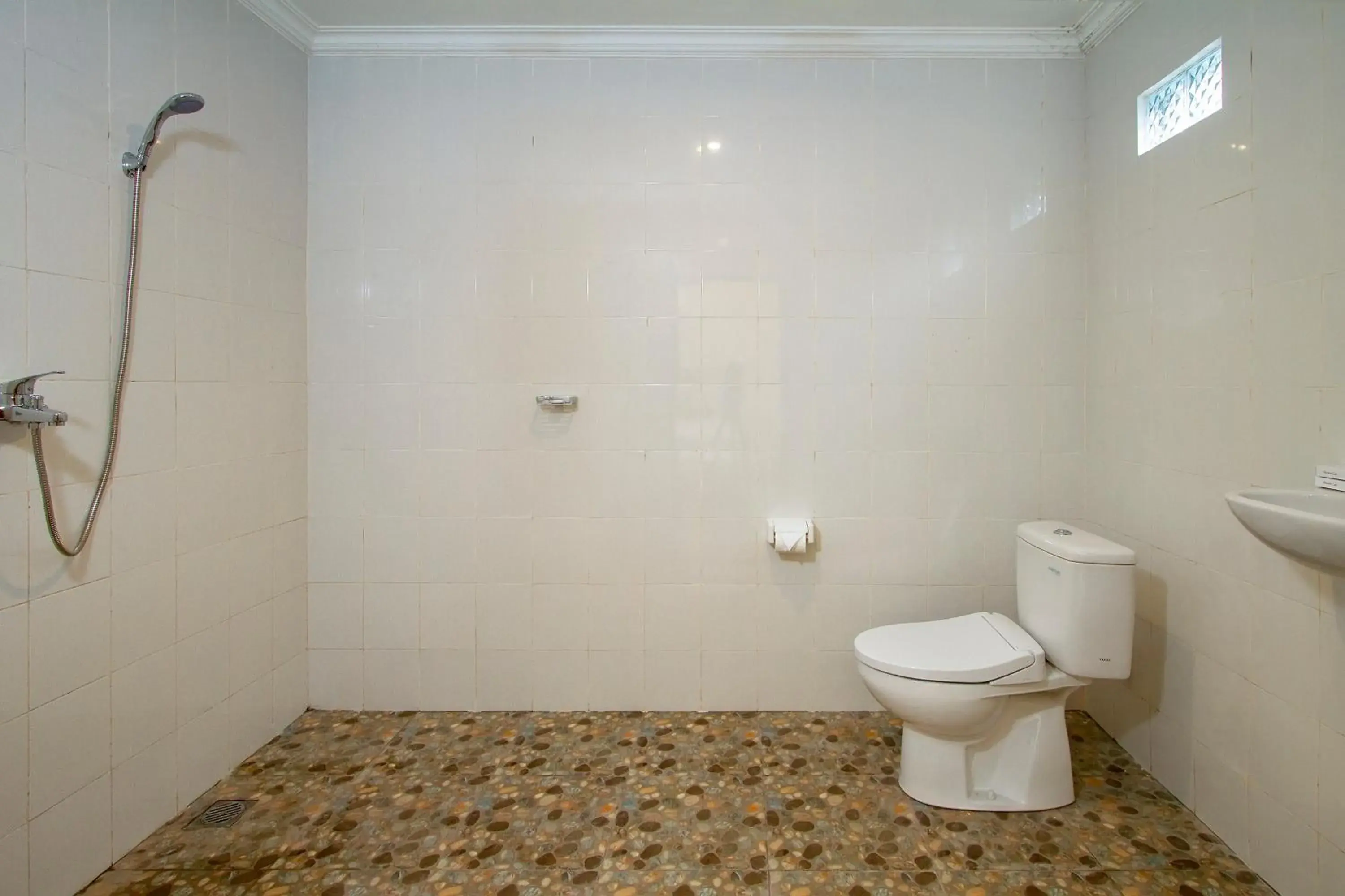 Shower, Bathroom in Pondok Ayu Shanti