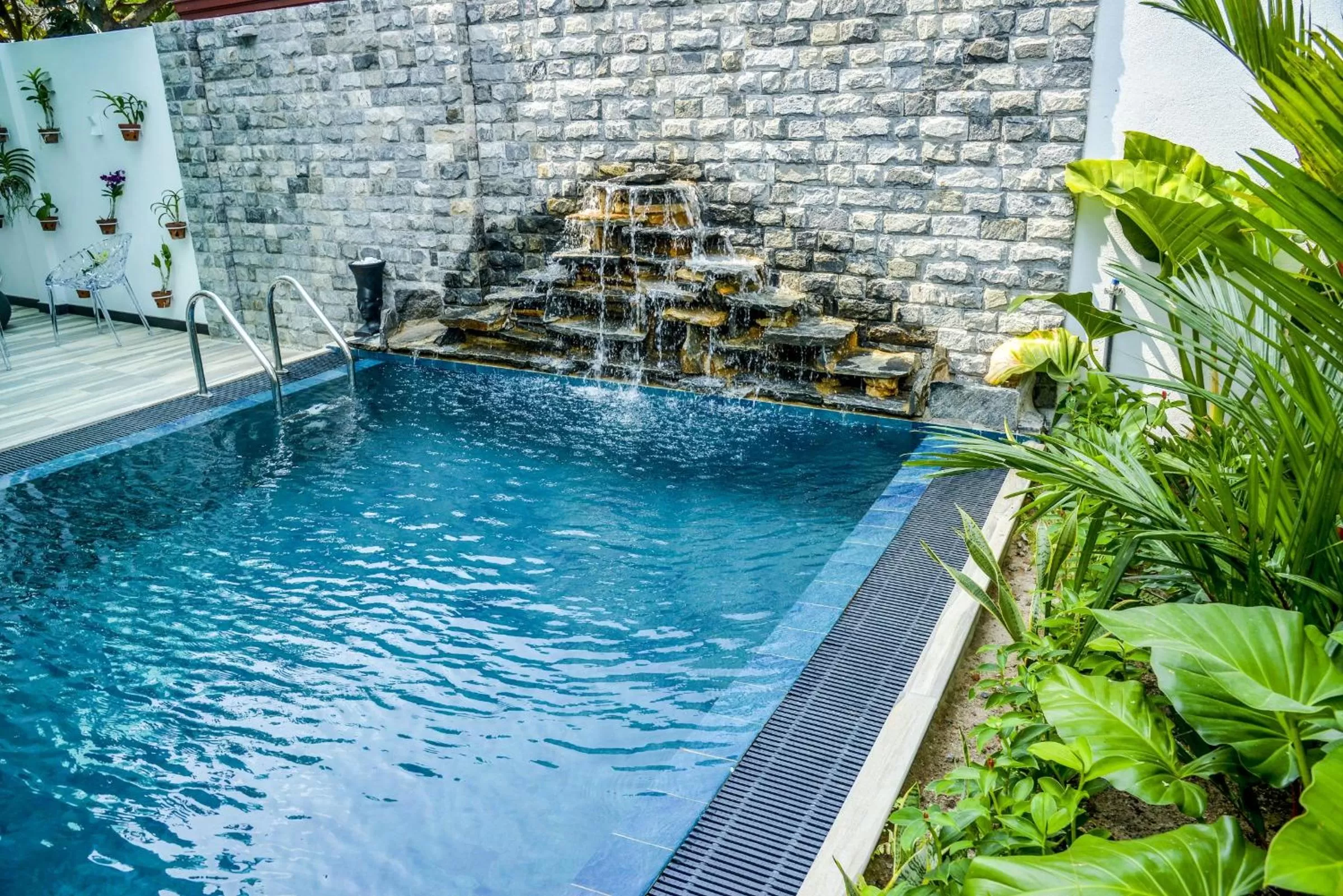 Pool view in Negombo New Queen's Palace