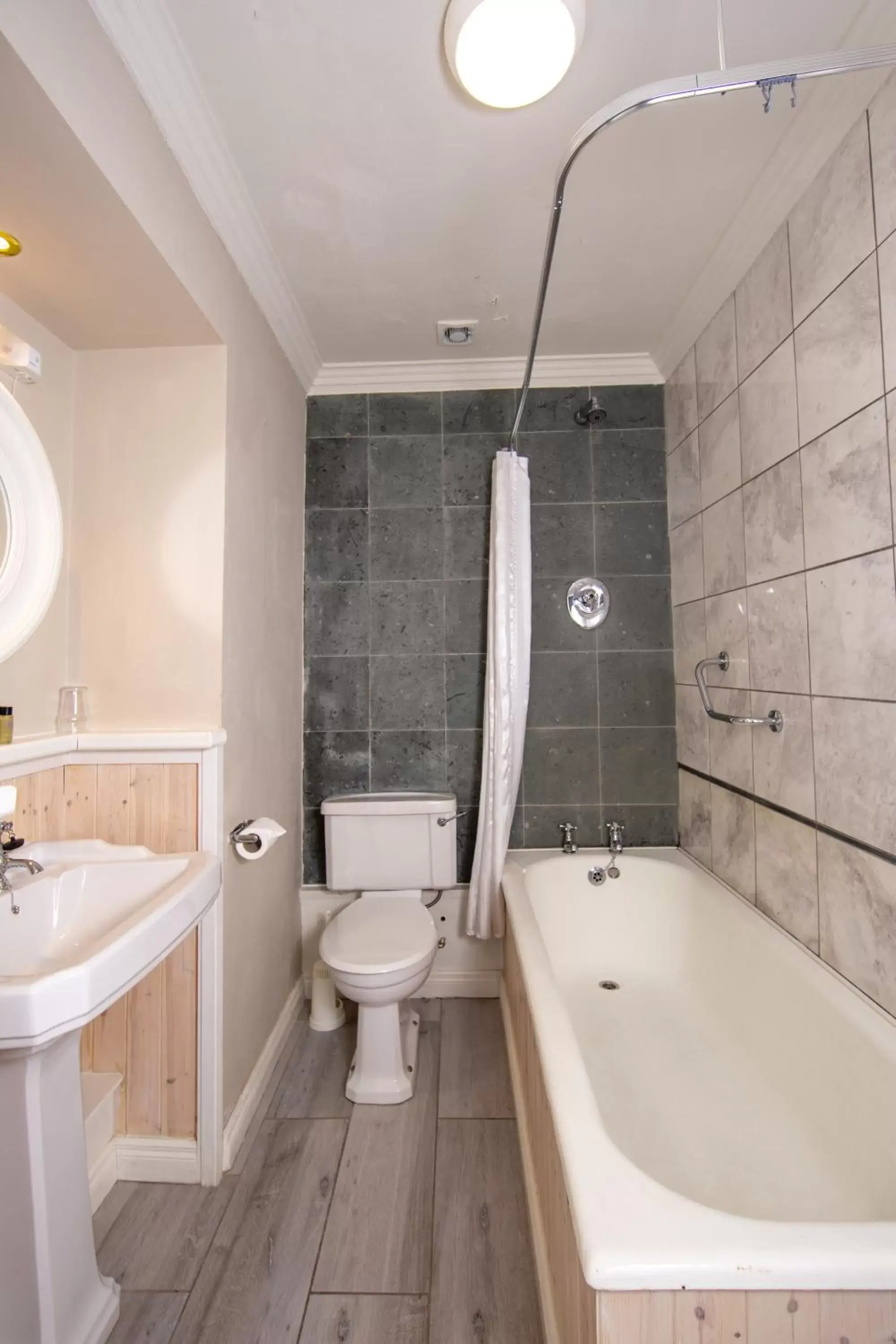 Bathroom in Foyles Hotel