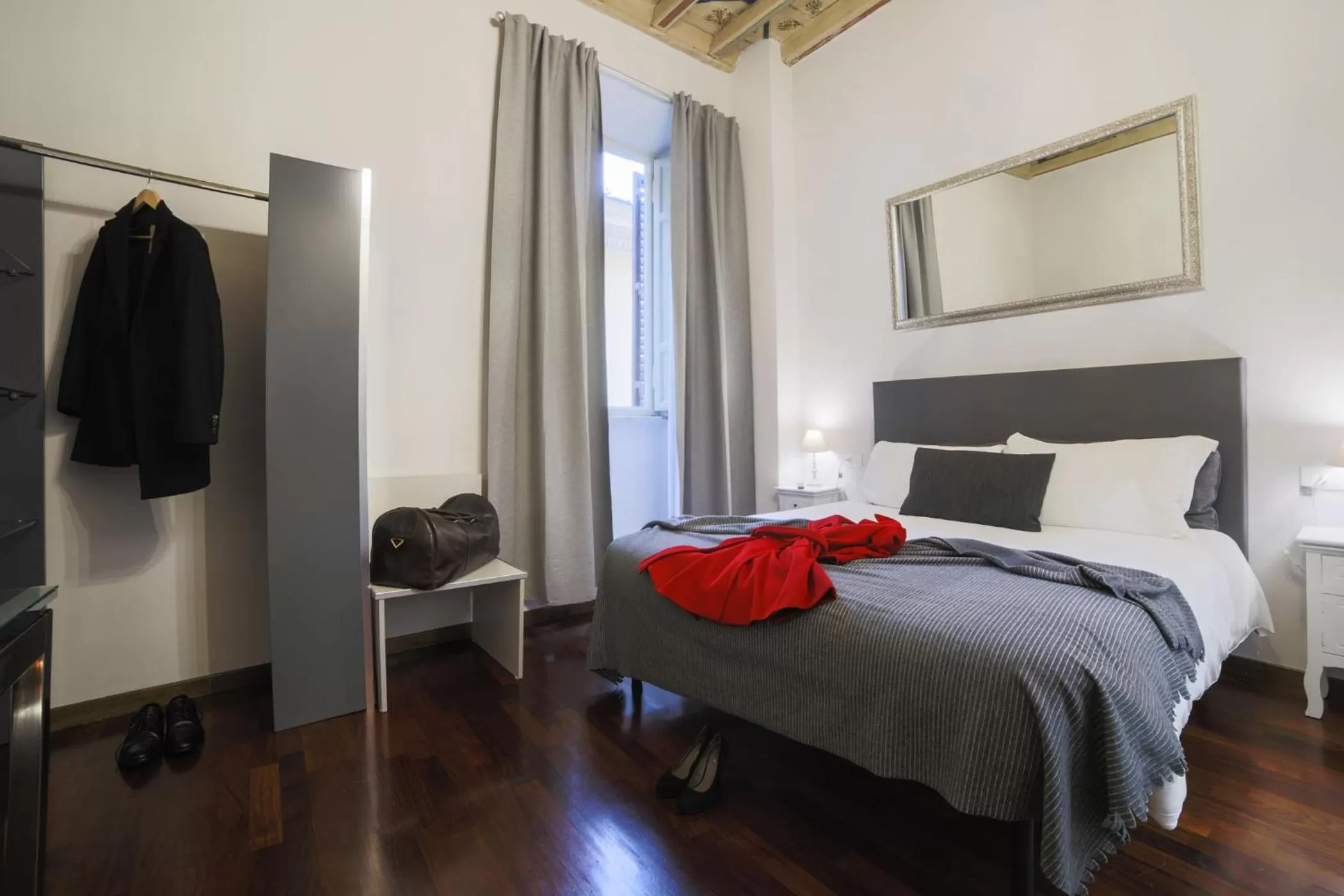 Photo of the whole room, Bed in La Maison Dell'Orologio