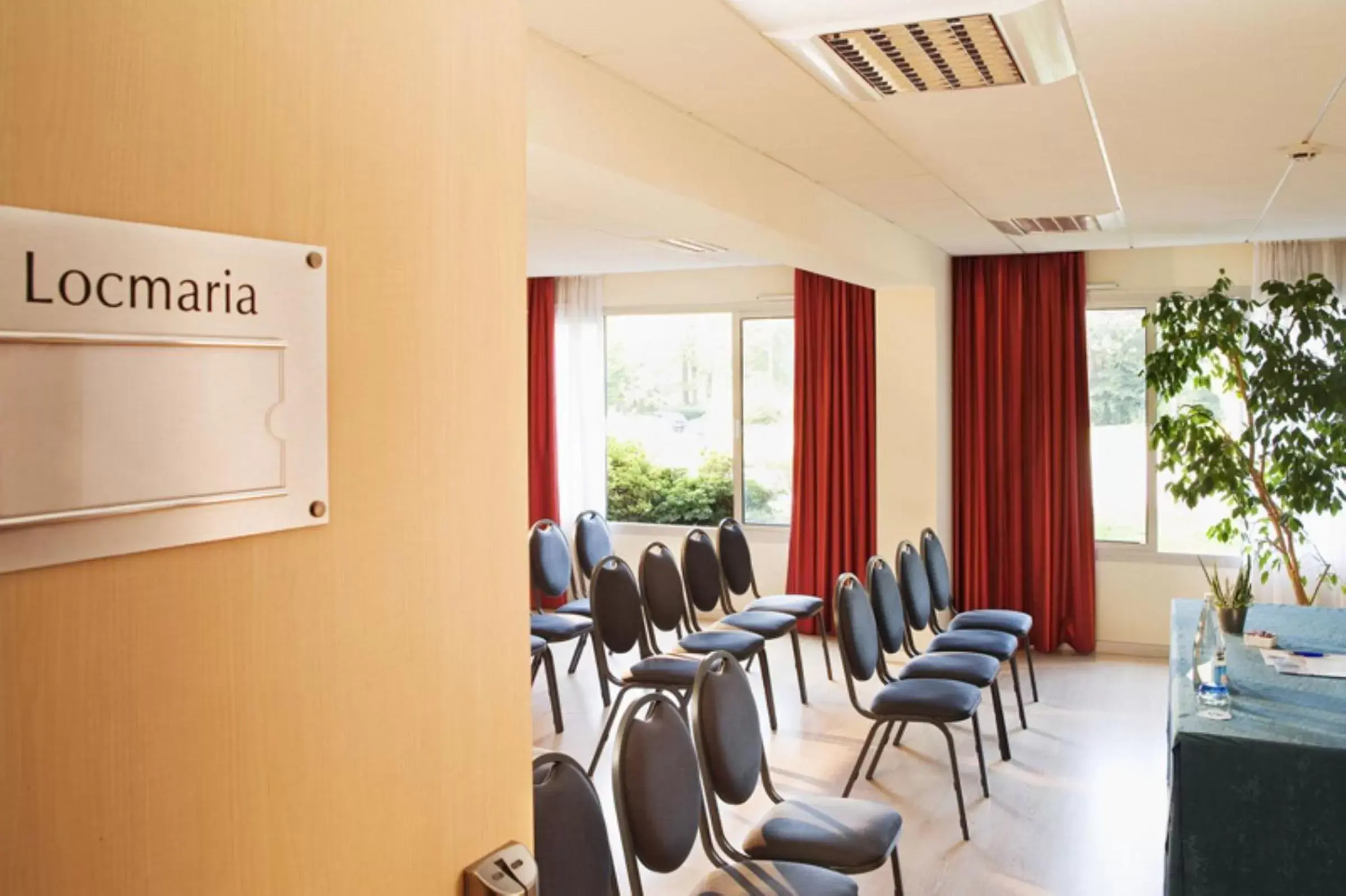 Business facilities in Oceania Quimper