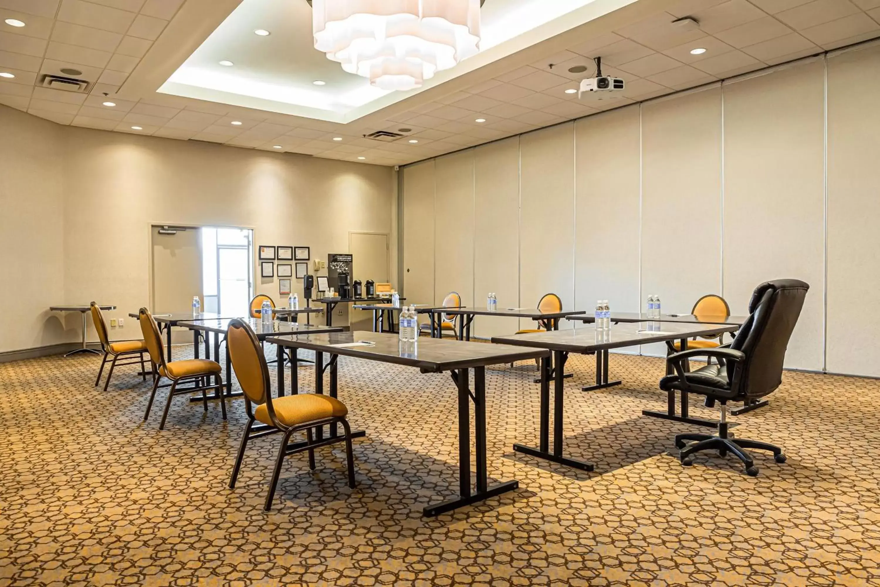 Meeting/conference room in Sheraton Vancouver Guildford Hotel