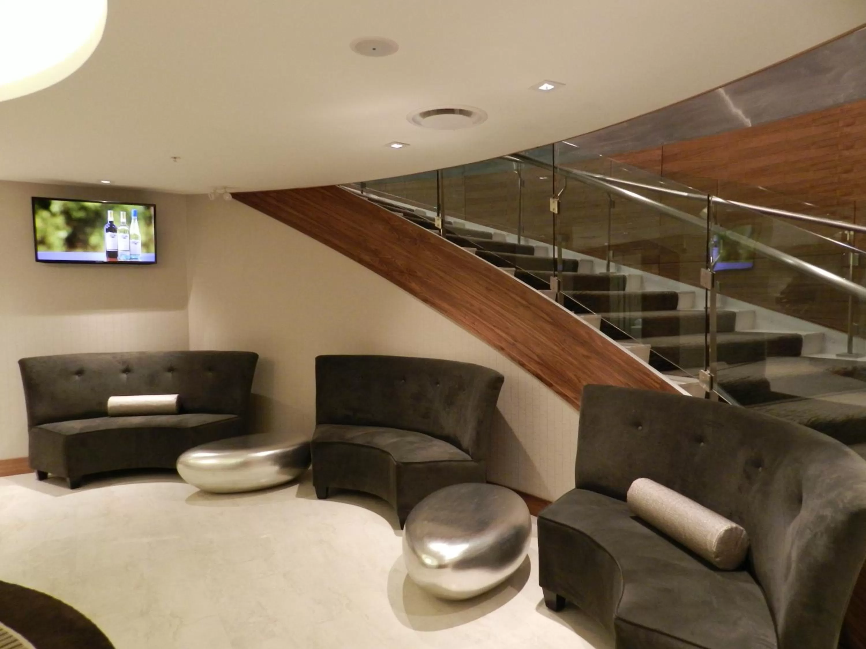 Lobby or reception in Radisson Hotel & Conference Centre Calgary Airport