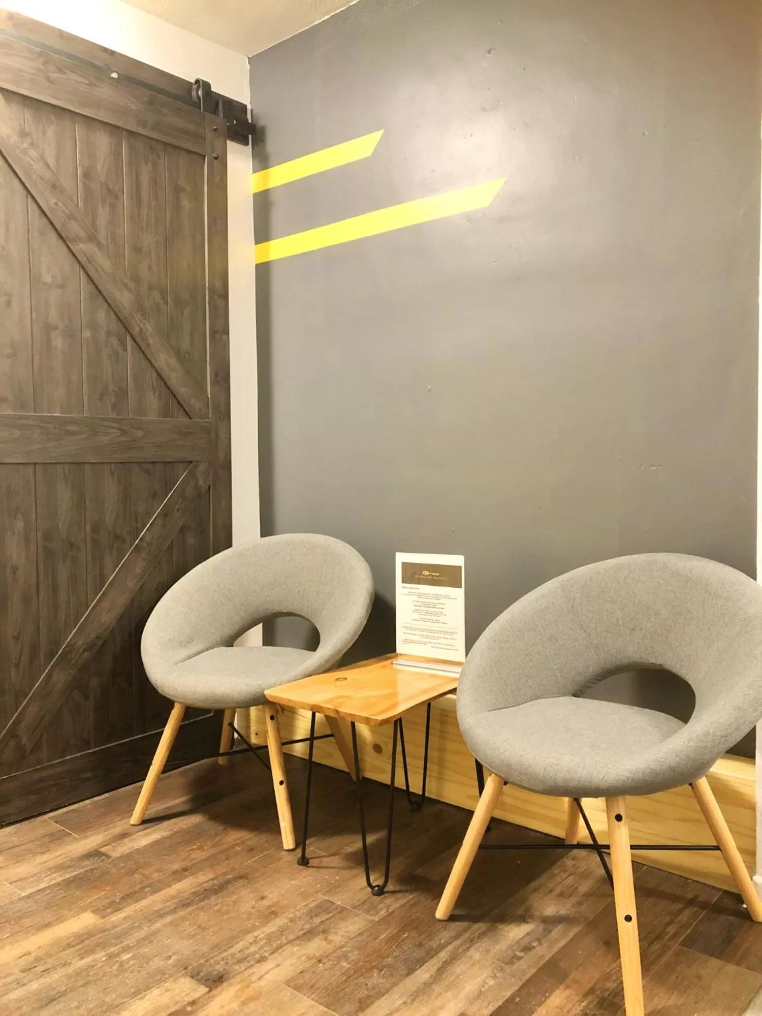 Seating area in Duncan Motel