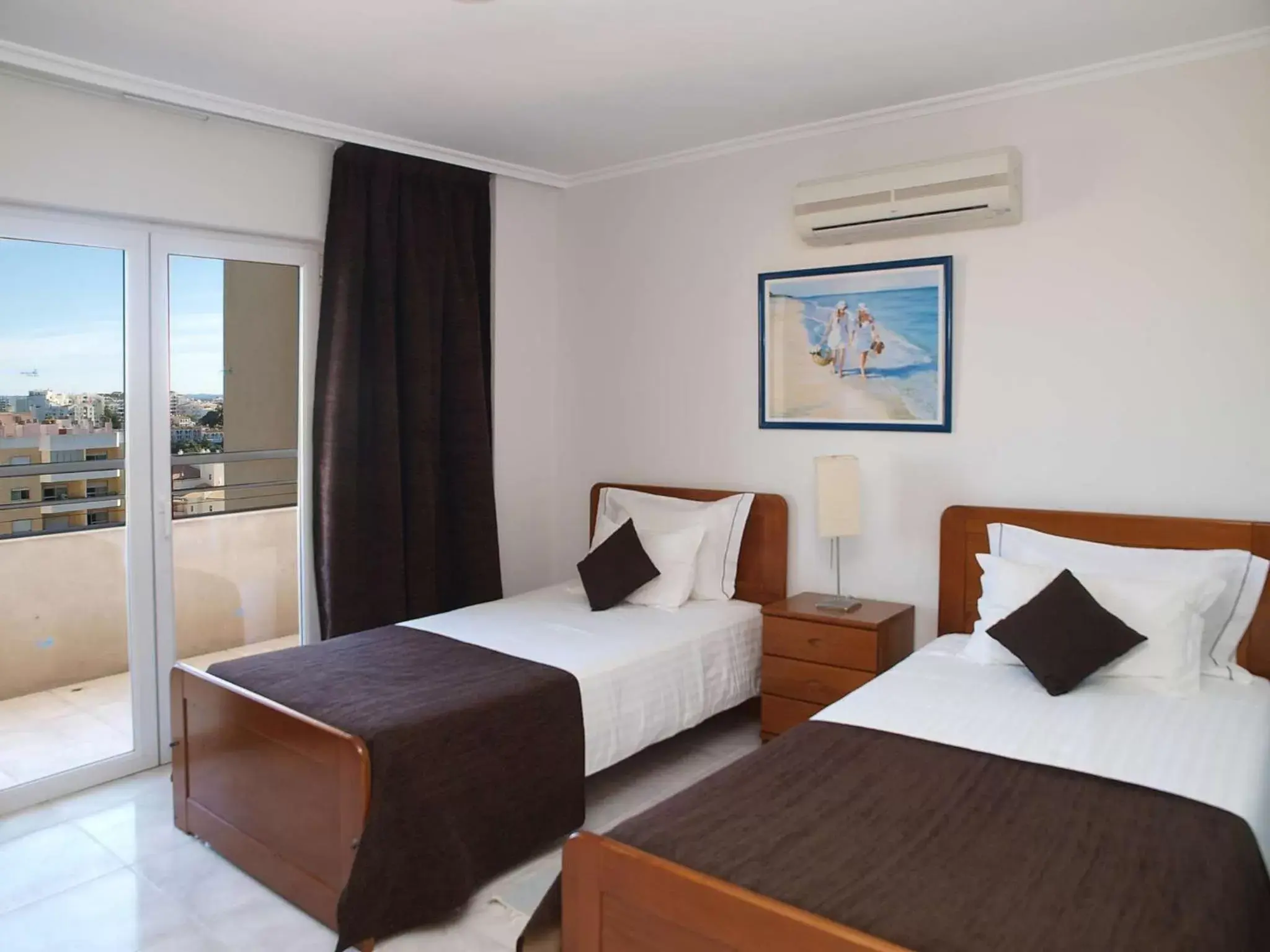 Bedroom, Bed in Apartamentos Jardins da Rocha Bedroom, Bed in Apartamentos Jardins da Rocha