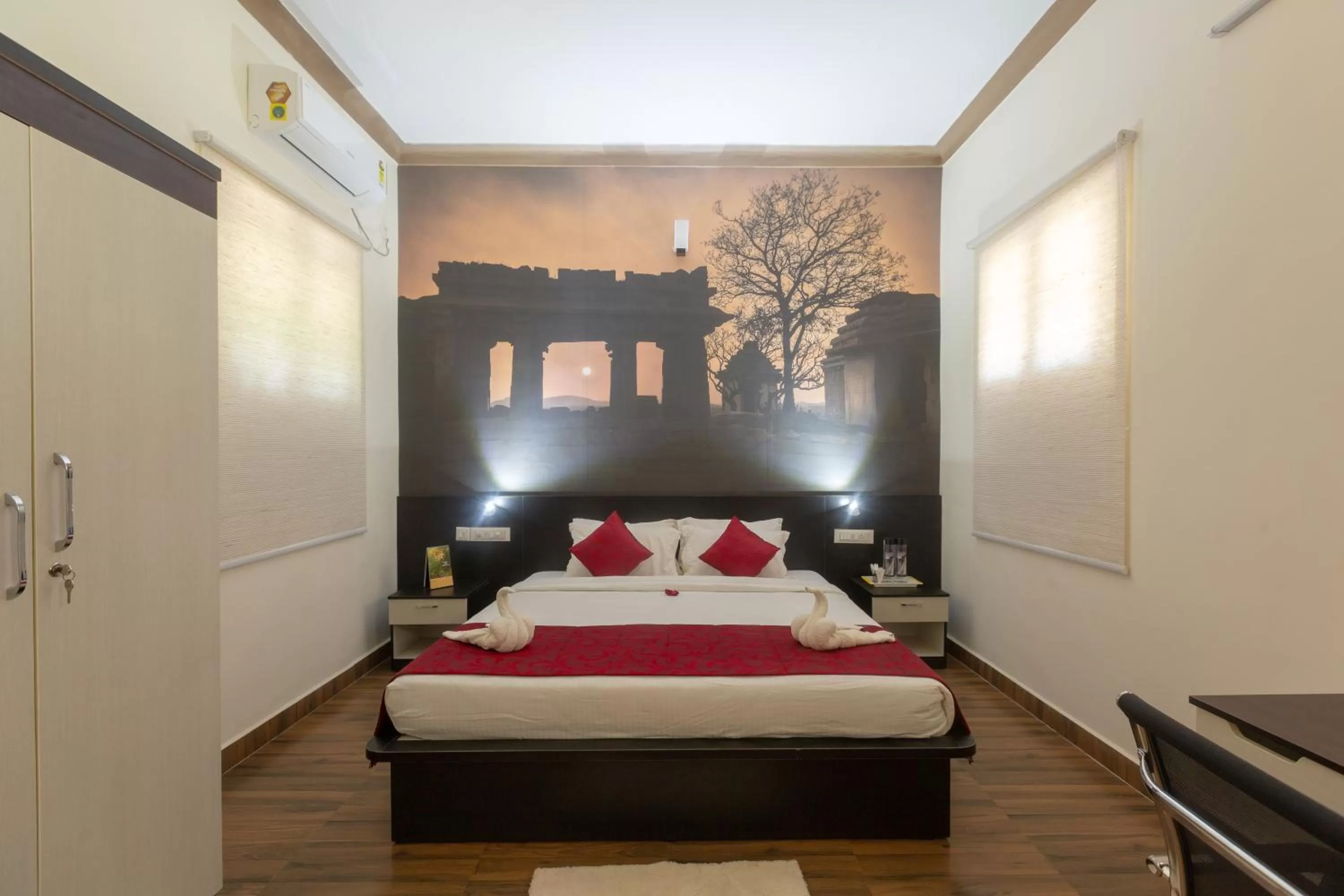 Bed in KSTDC Hotel Mayura Vijayanagara Hampi