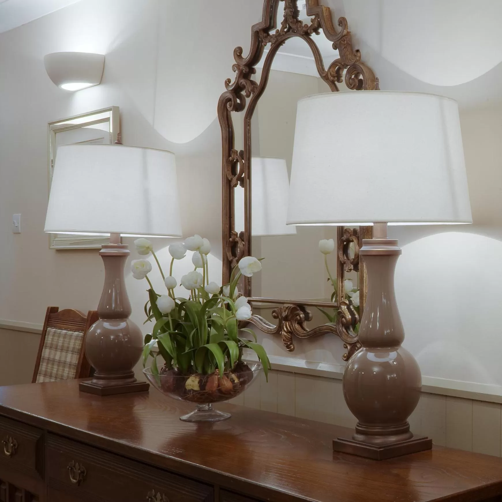 Decorative detail in The Red Lion Hawkshaw