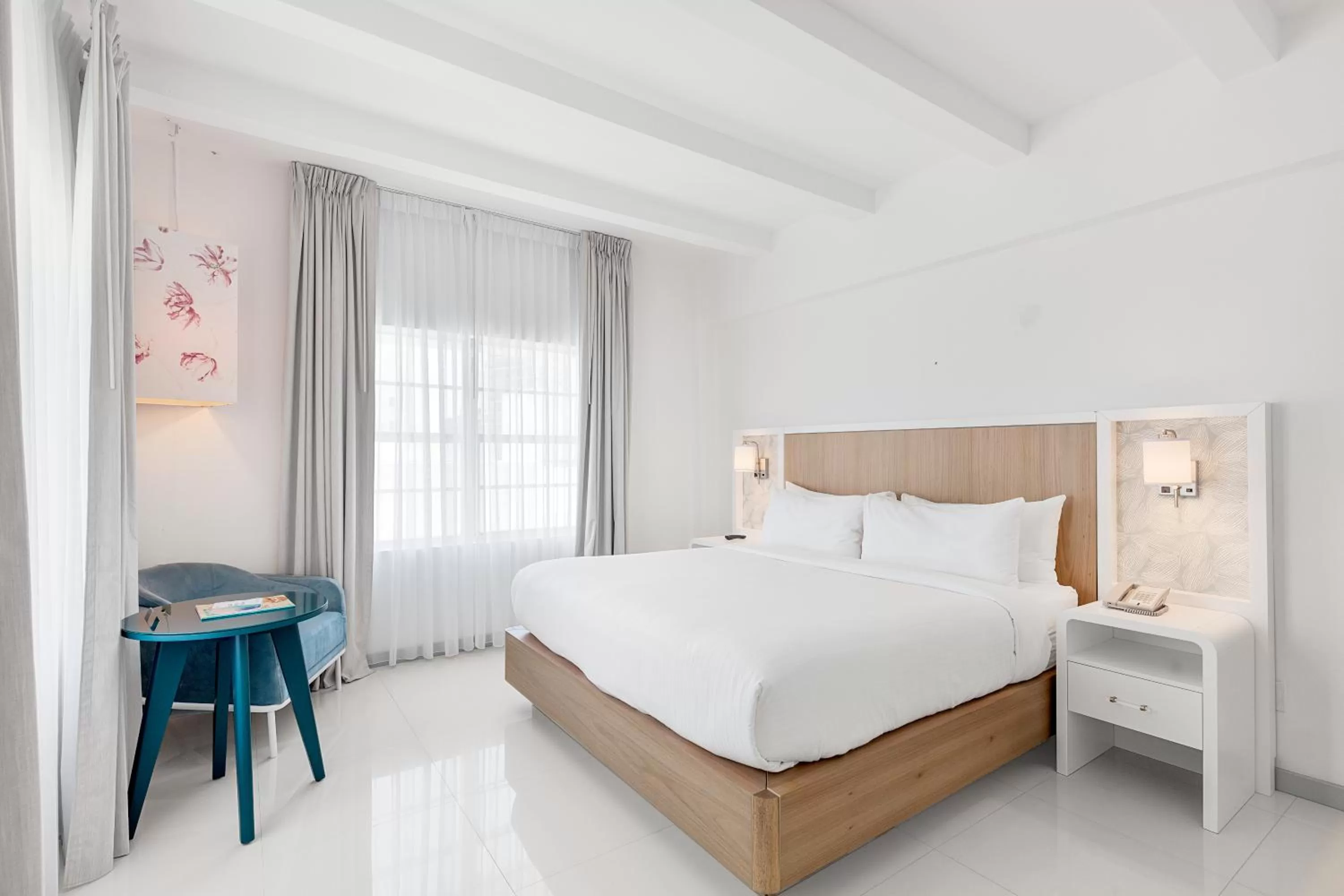 Bed in Townhouse by Luxurban