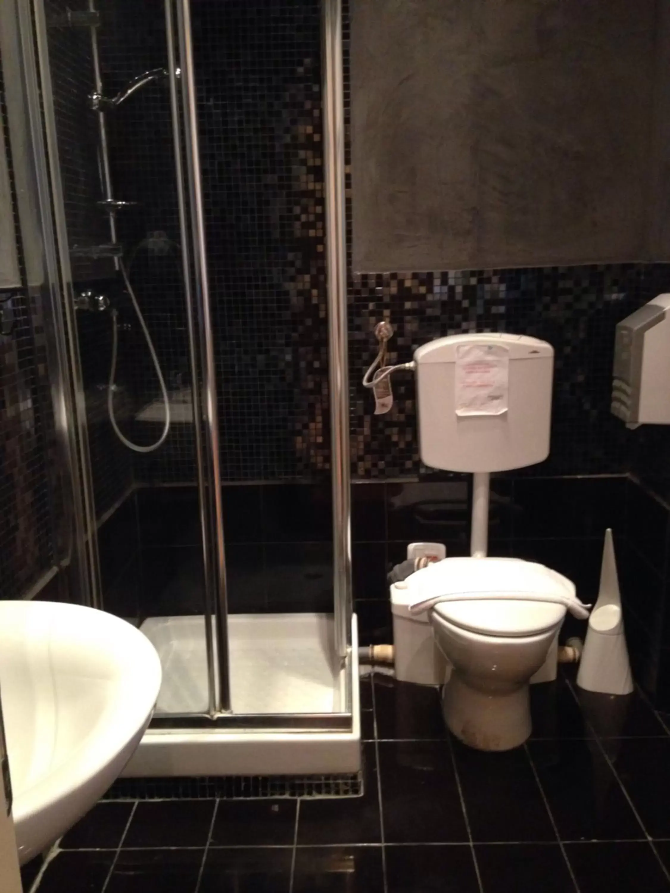 Shower, Bathroom in Guerrini Hotel