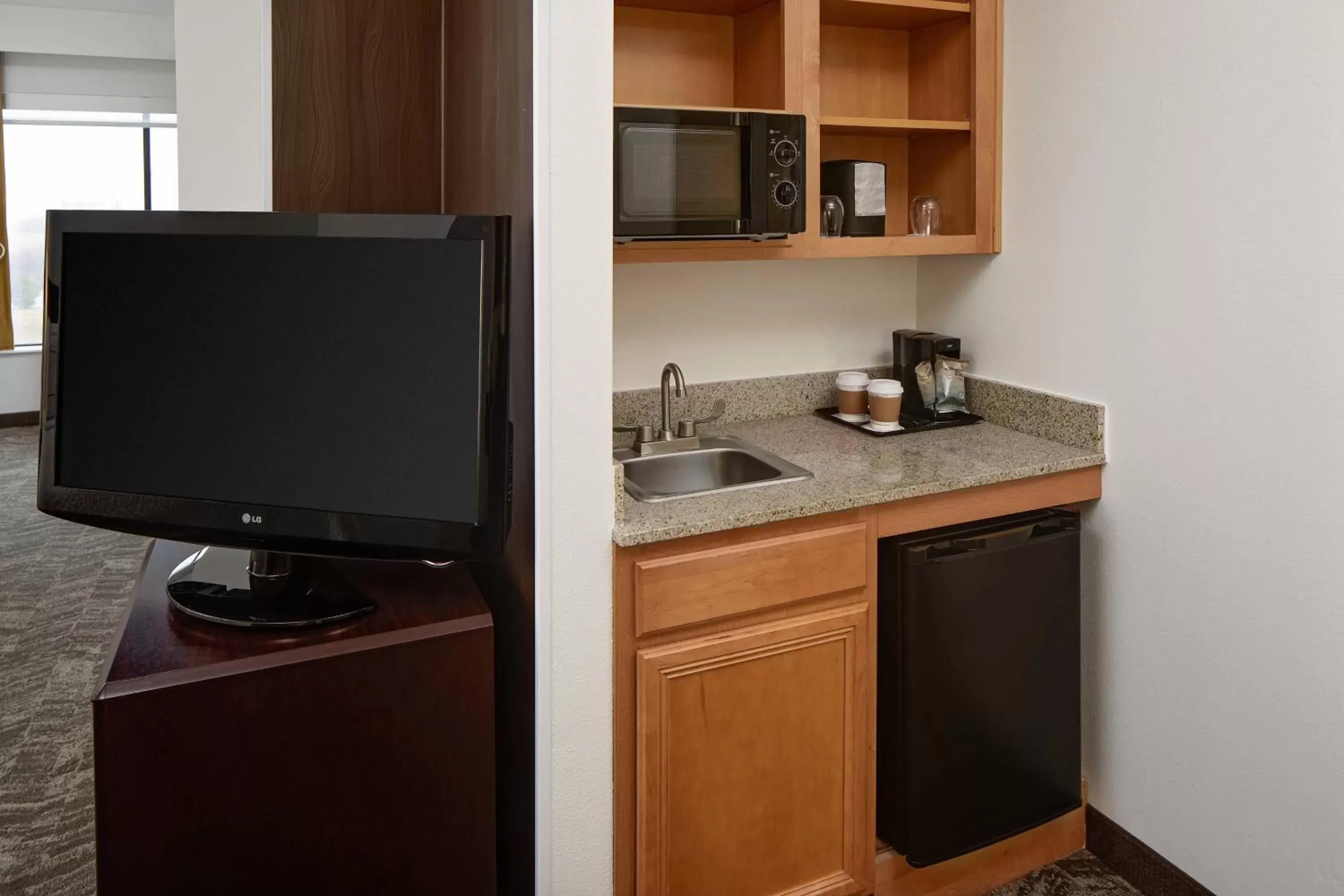 Bedroom, Kitchen/Kitchenette in SpringHill Suites by Marriott Ardmore