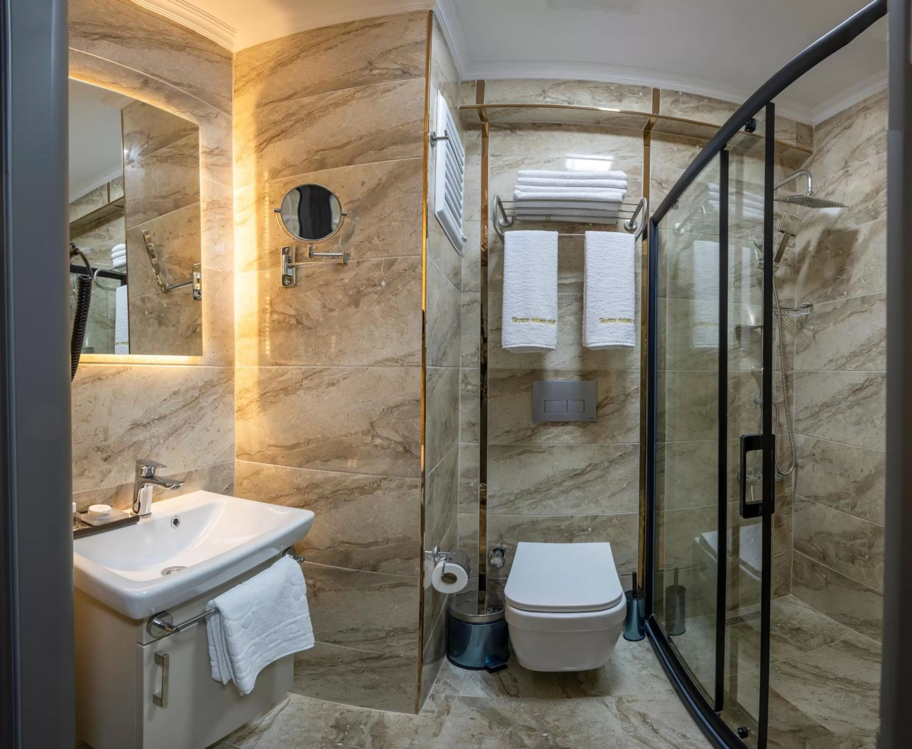 Bathroom in SKYSTAR DELUXE HOTEL