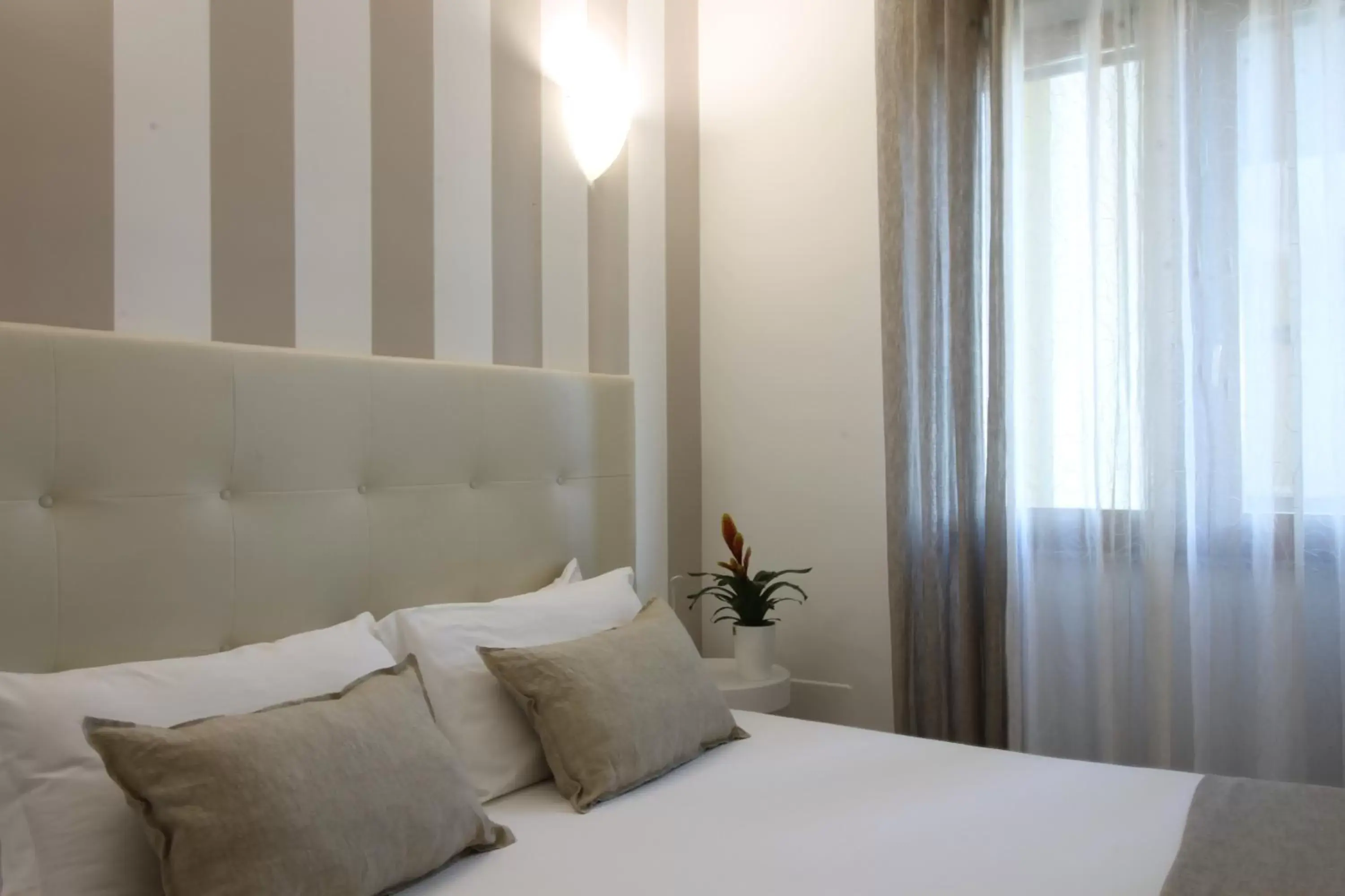 Bed in HQ Aparthotel Milano Inn - Smart Suites