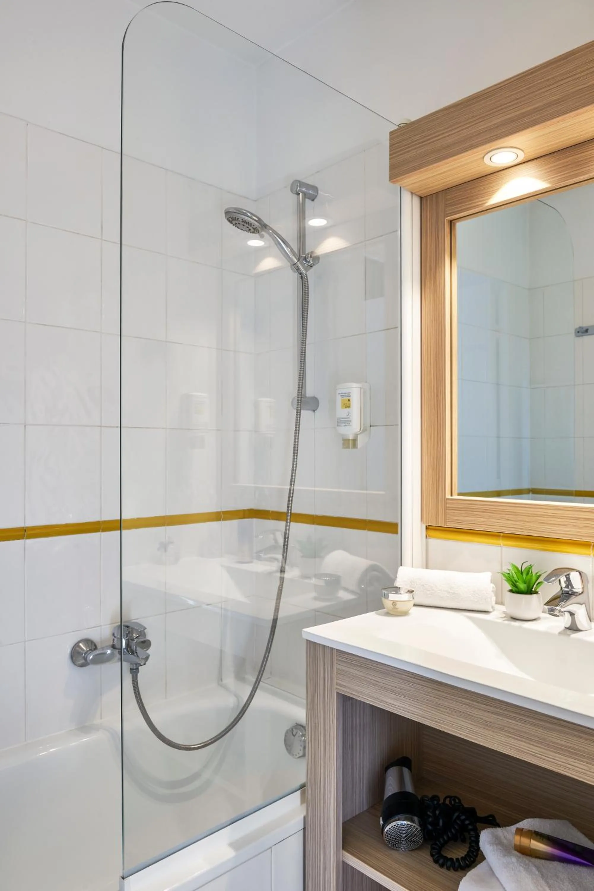 Bathroom in Aparthotel Adagio Access Nice Magnan