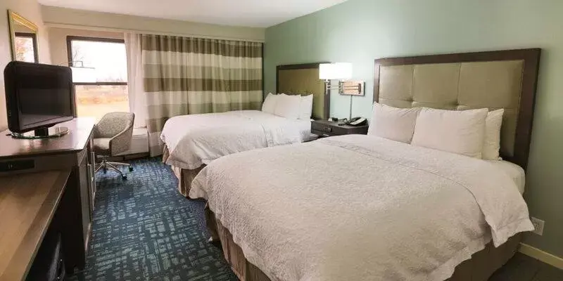 Bed in Hampton Inn & Suites Nashville-Airport