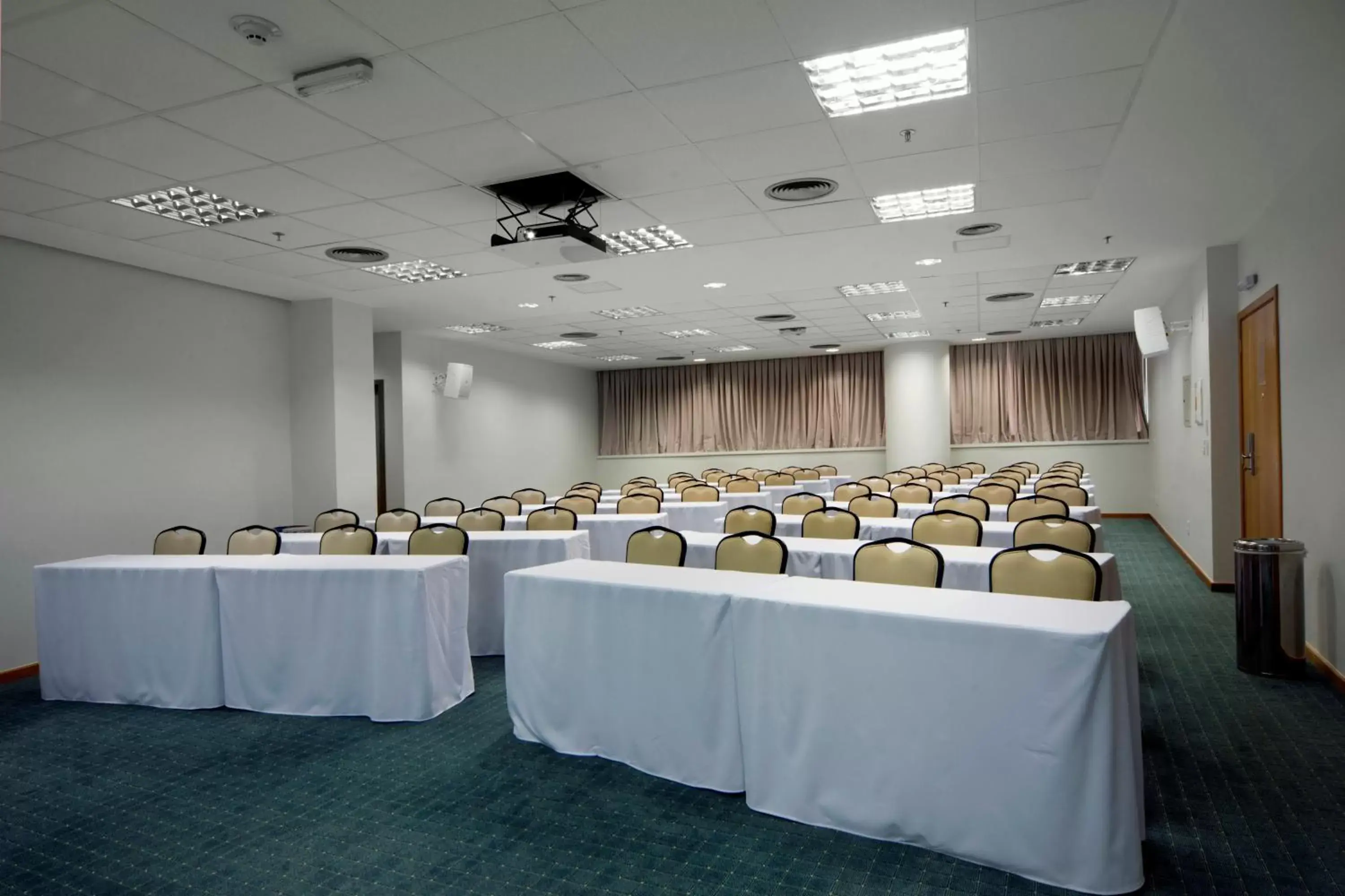 Business facilities in Quality Hotel Vitória