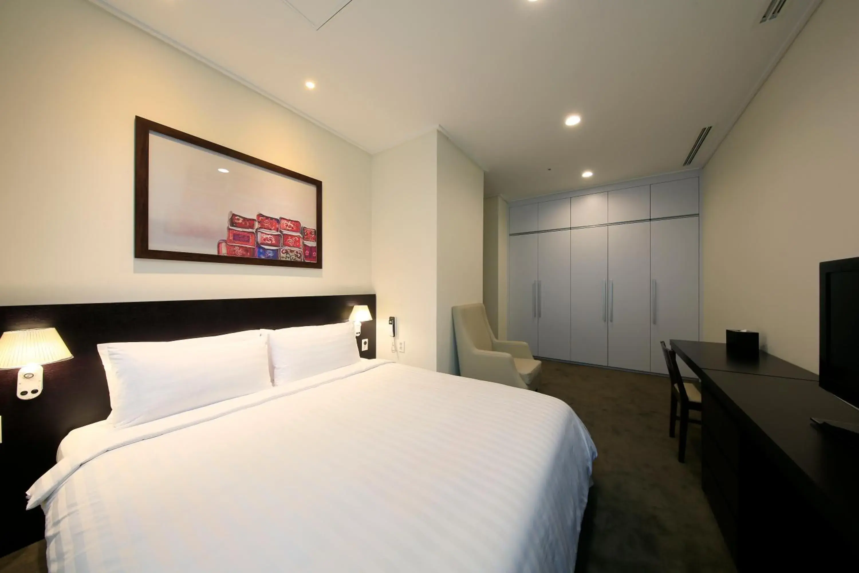Bedroom, Bed in Orakai Insadong Suites