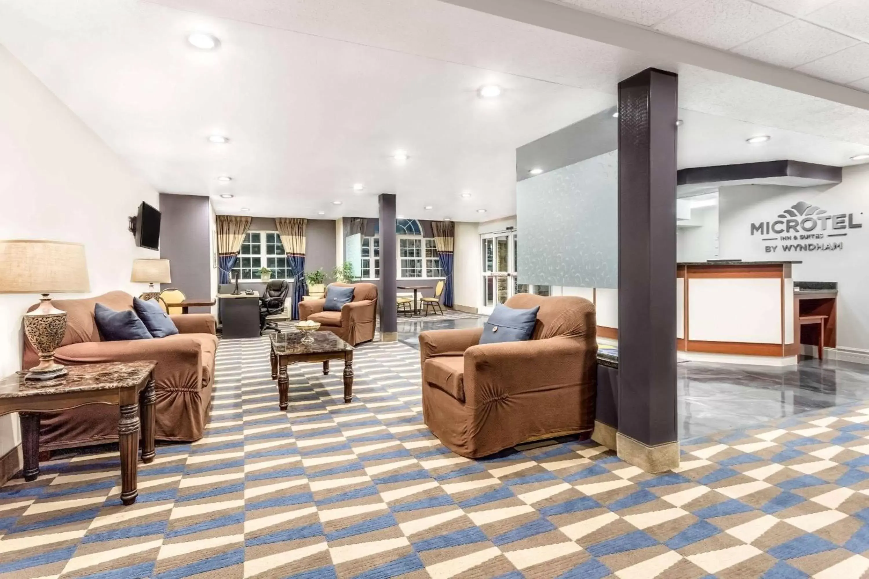 Lobby or reception, Seating Area in Microtel Inn & Suites by Wyndham Bremen