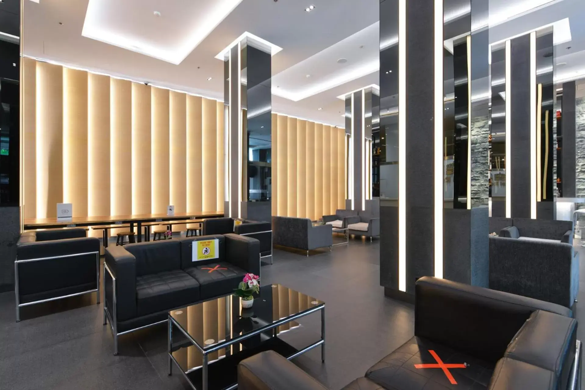 Lobby or reception, Lounge/Bar in Hotel Royal Bangkok@Chinatown