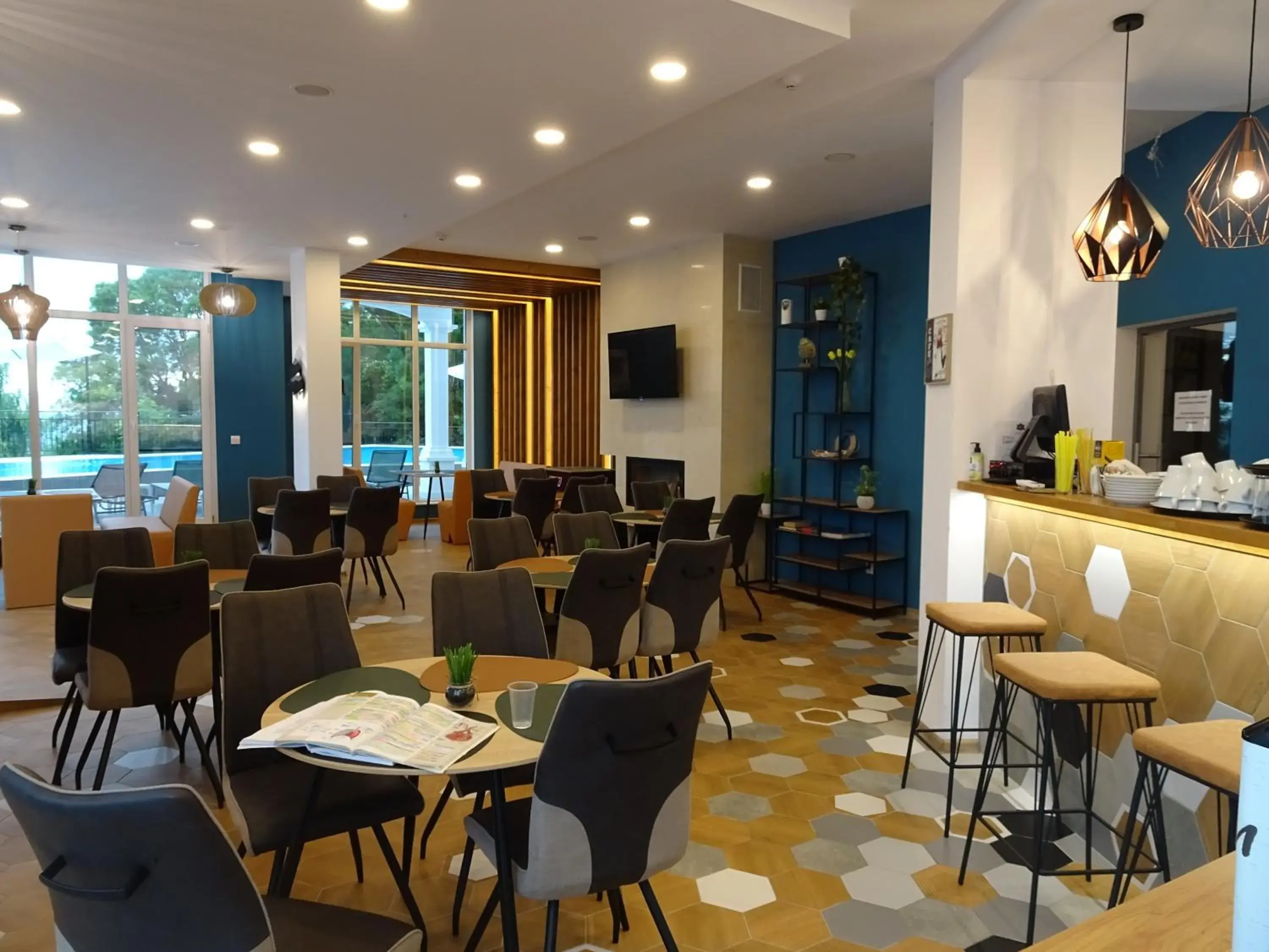 Restaurant/Places to Eat in Hotel Samara