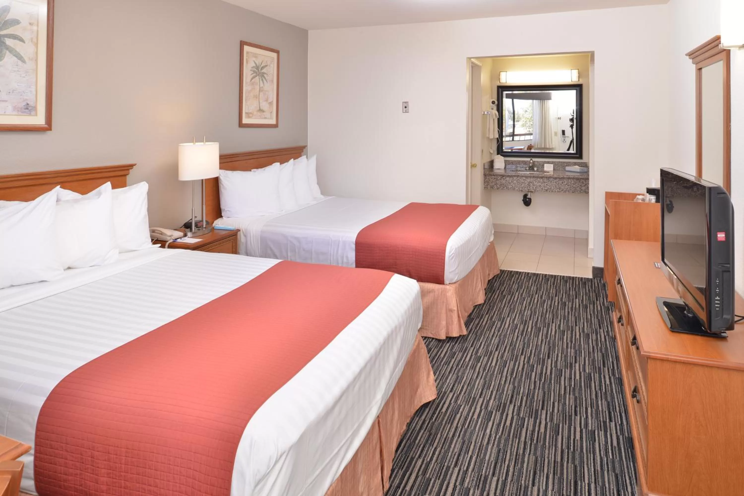 Photo of the whole room, Bed in Pleasant Inn