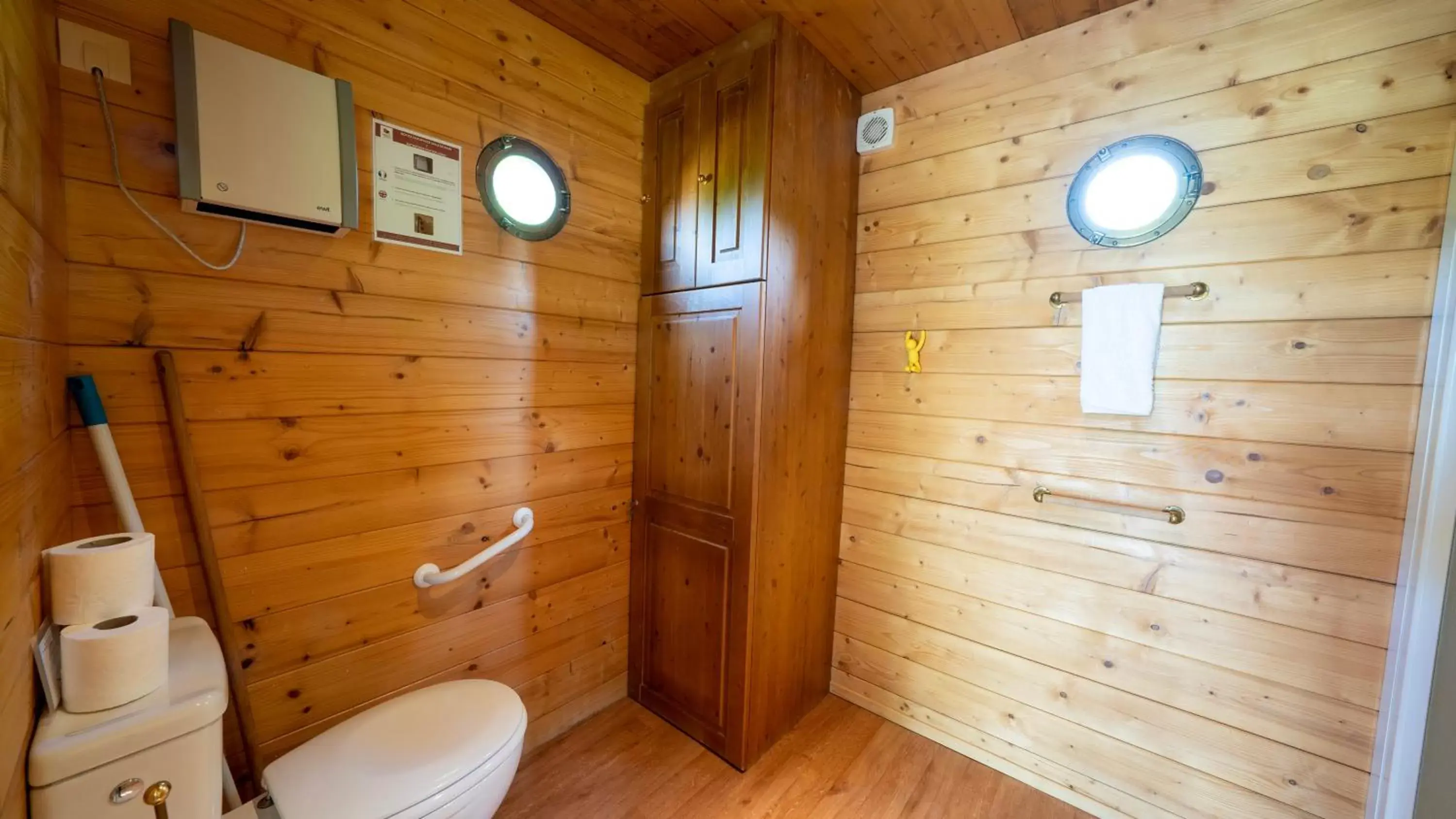 Toilet, Bathroom in Le Village de la Champagne - Slowmoov