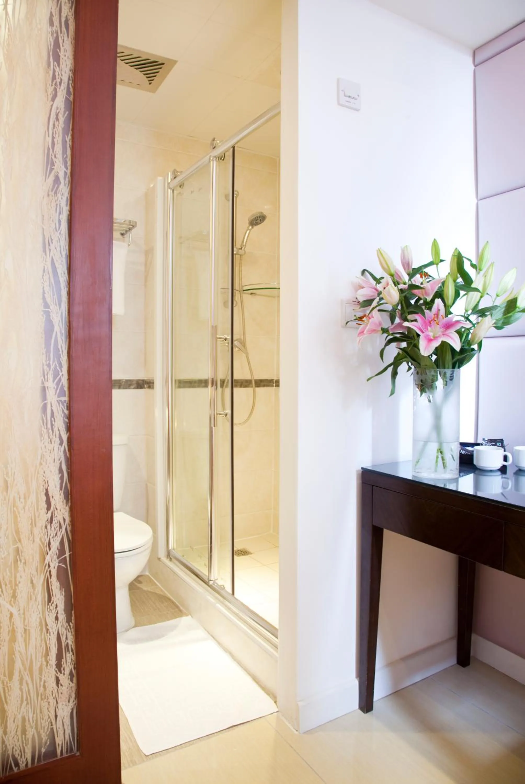 Shower in City Inn Russell Square