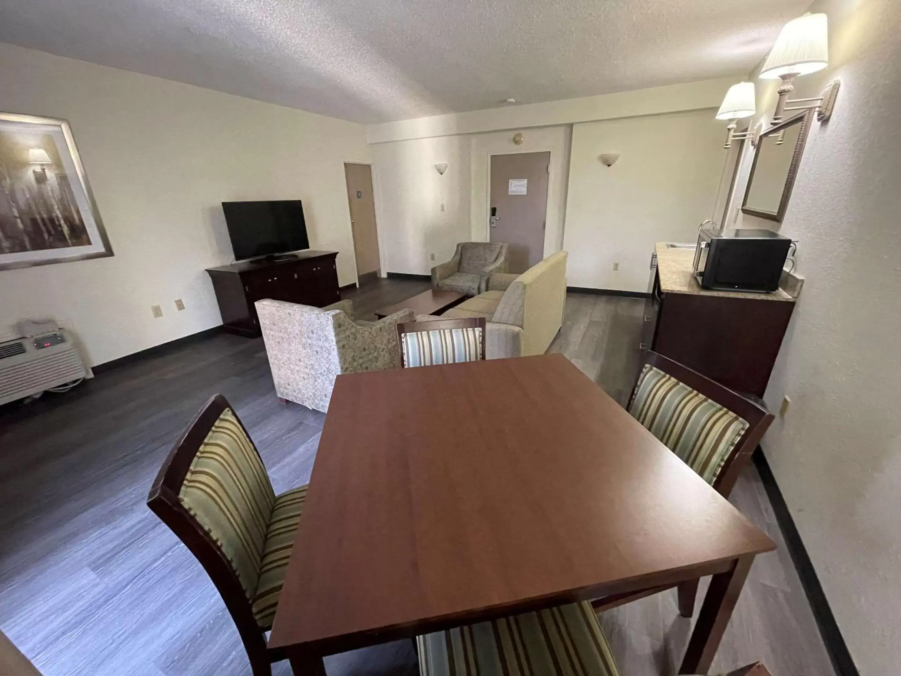 Bedroom, Dining Area in Comfort Inn Pinehurst