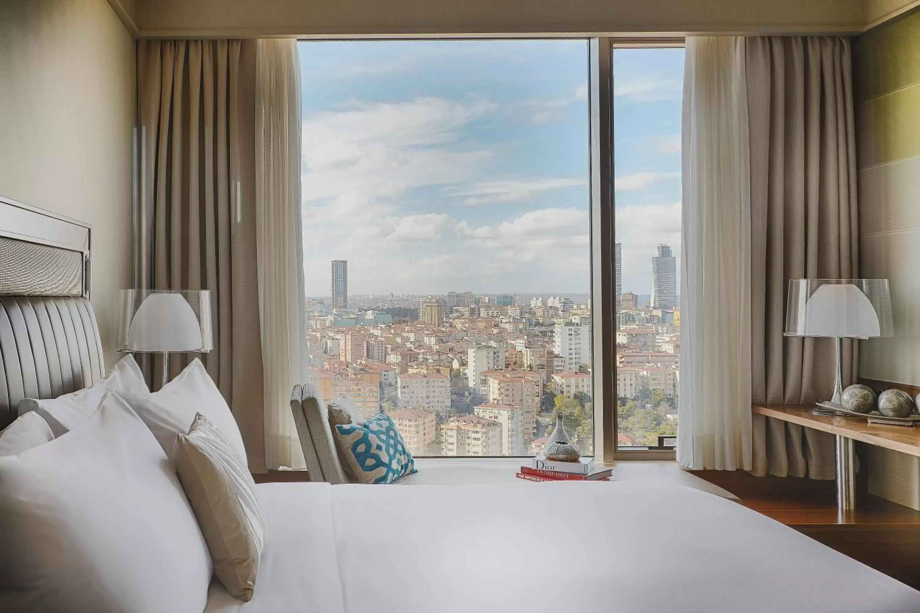 Deluxe Twin Room with City View in Renaissance Istanbul Polat Bosphorus Hotel Deluxe Twin Room with City View in Renaissance Istanbul Polat Bosphorus Hotel
