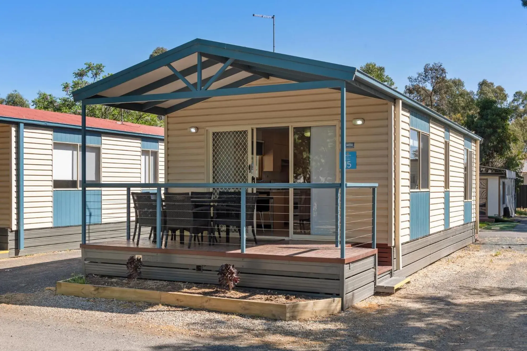 Superior 2 Bedroom Spa Cabin in Discovery Parks - Maidens Inn Moama Superior 2 Bedroom Spa Cabin in Discovery Parks - Maidens Inn Moama