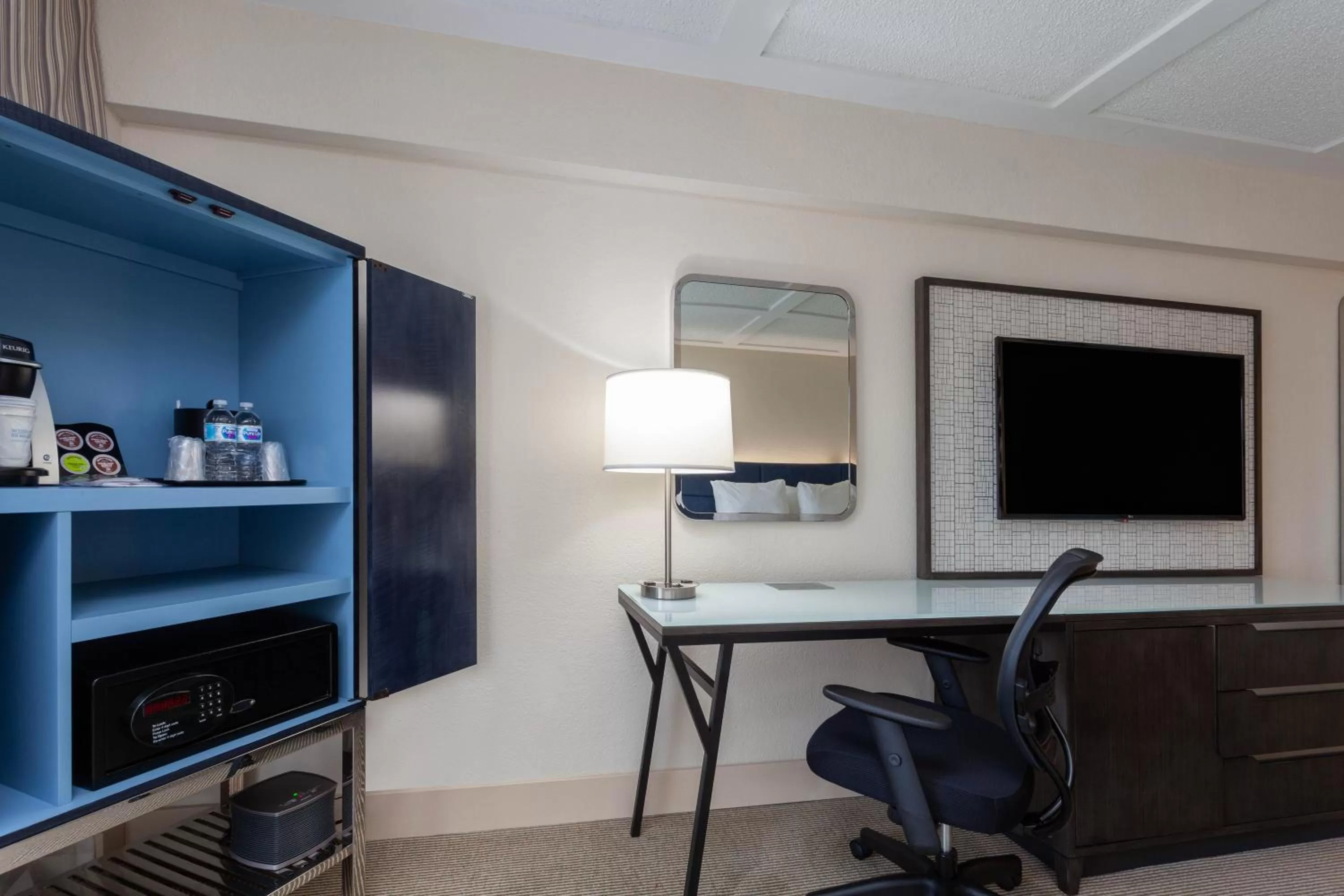 Seating area in Wyndham Boca Raton Hotel