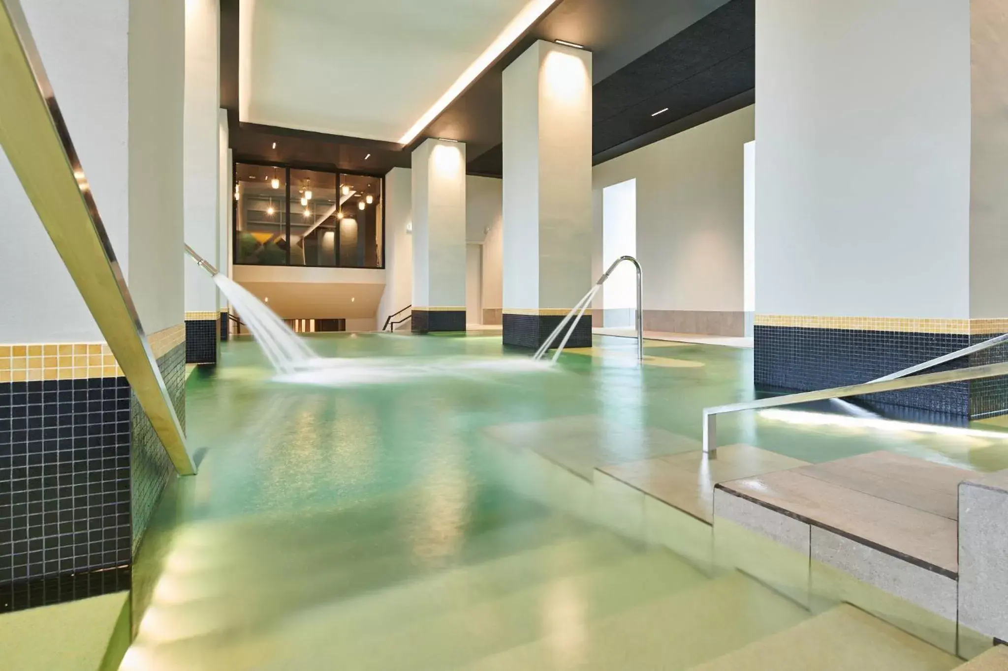 Hot Tub, Swimming Pool in Hotel & Spa Vacances Bleues Le Splendid