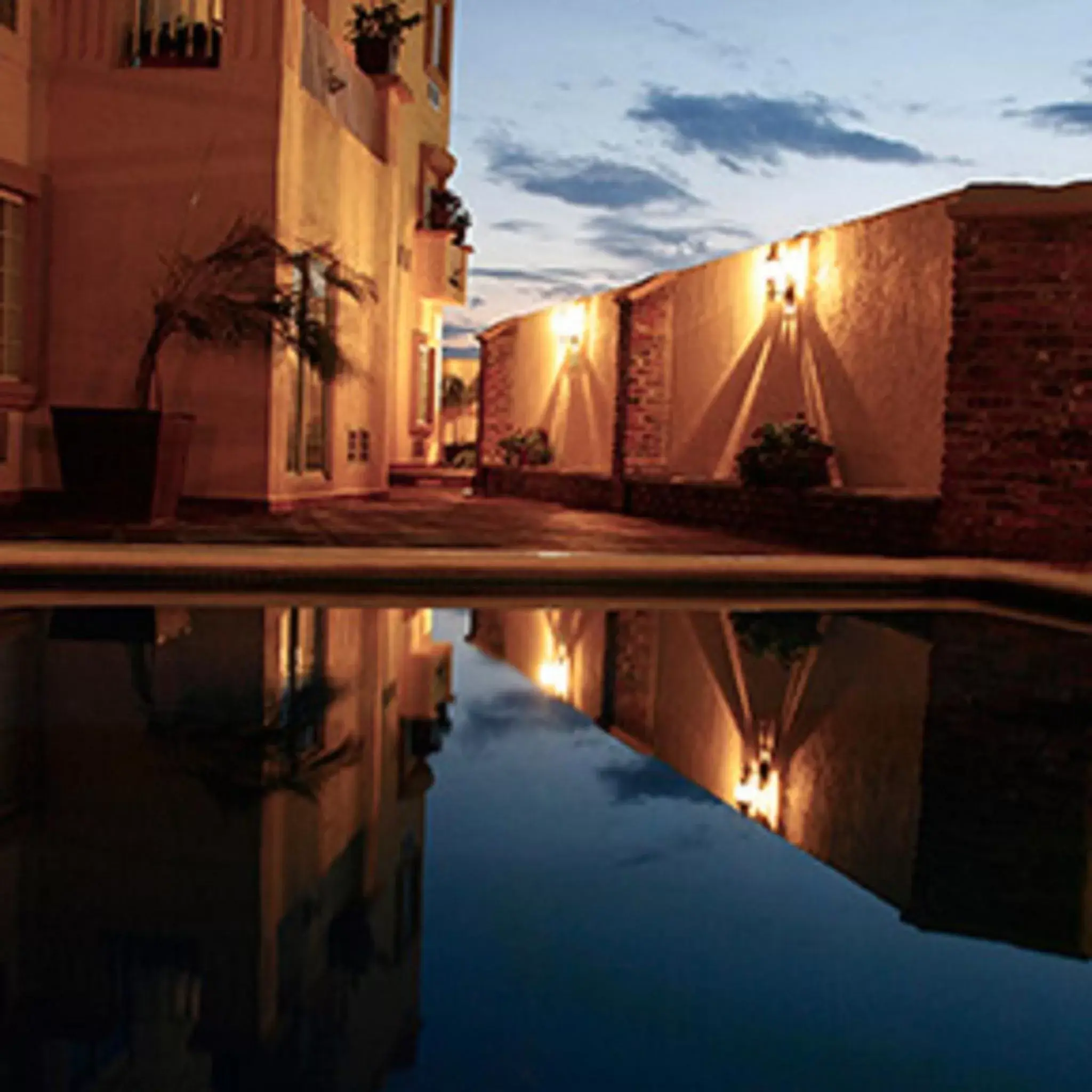 Swimming Pool in Hotel Suites México Plaza León Campestre