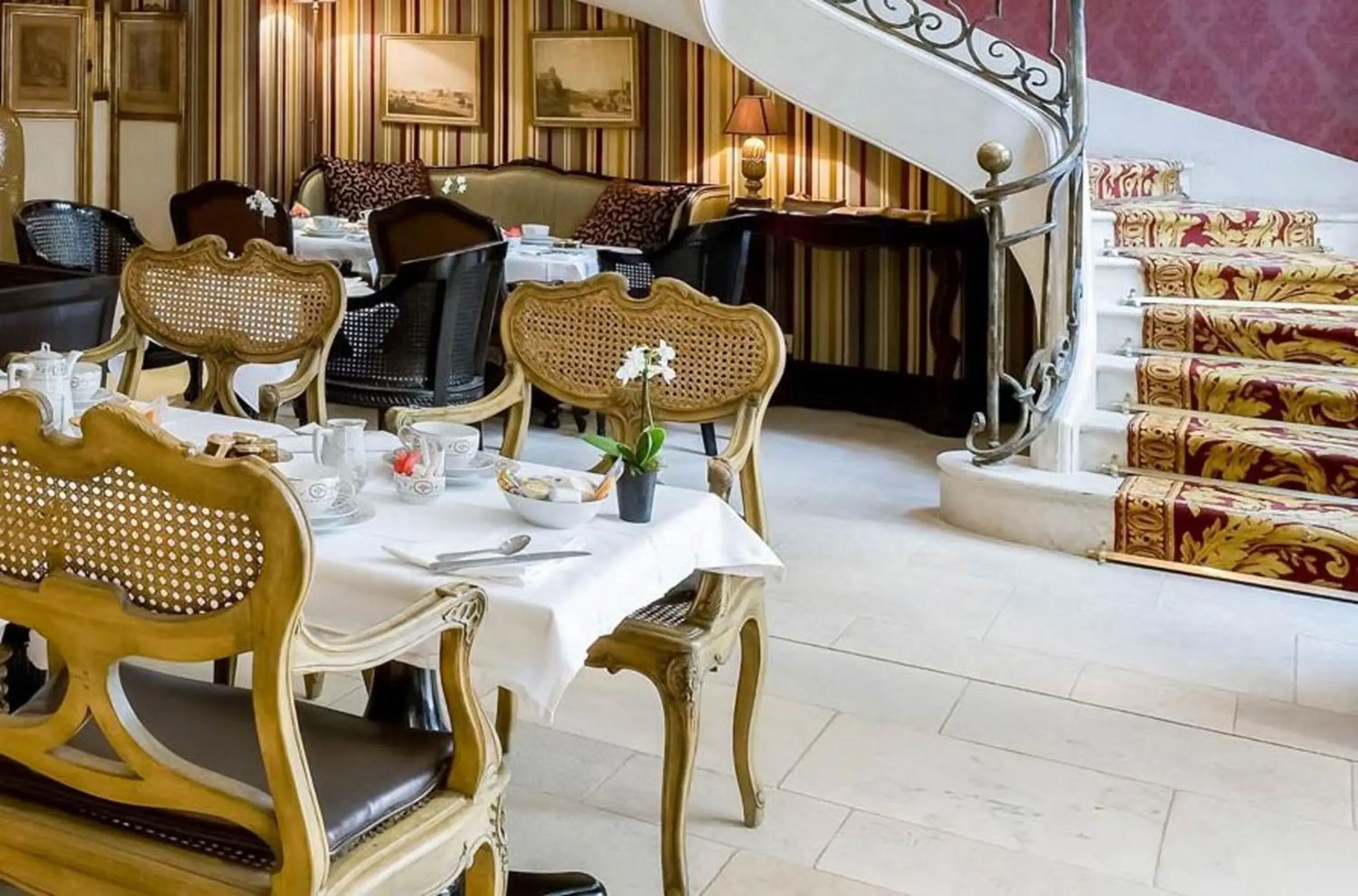 Restaurant/Places to Eat in Hotel du Romancier