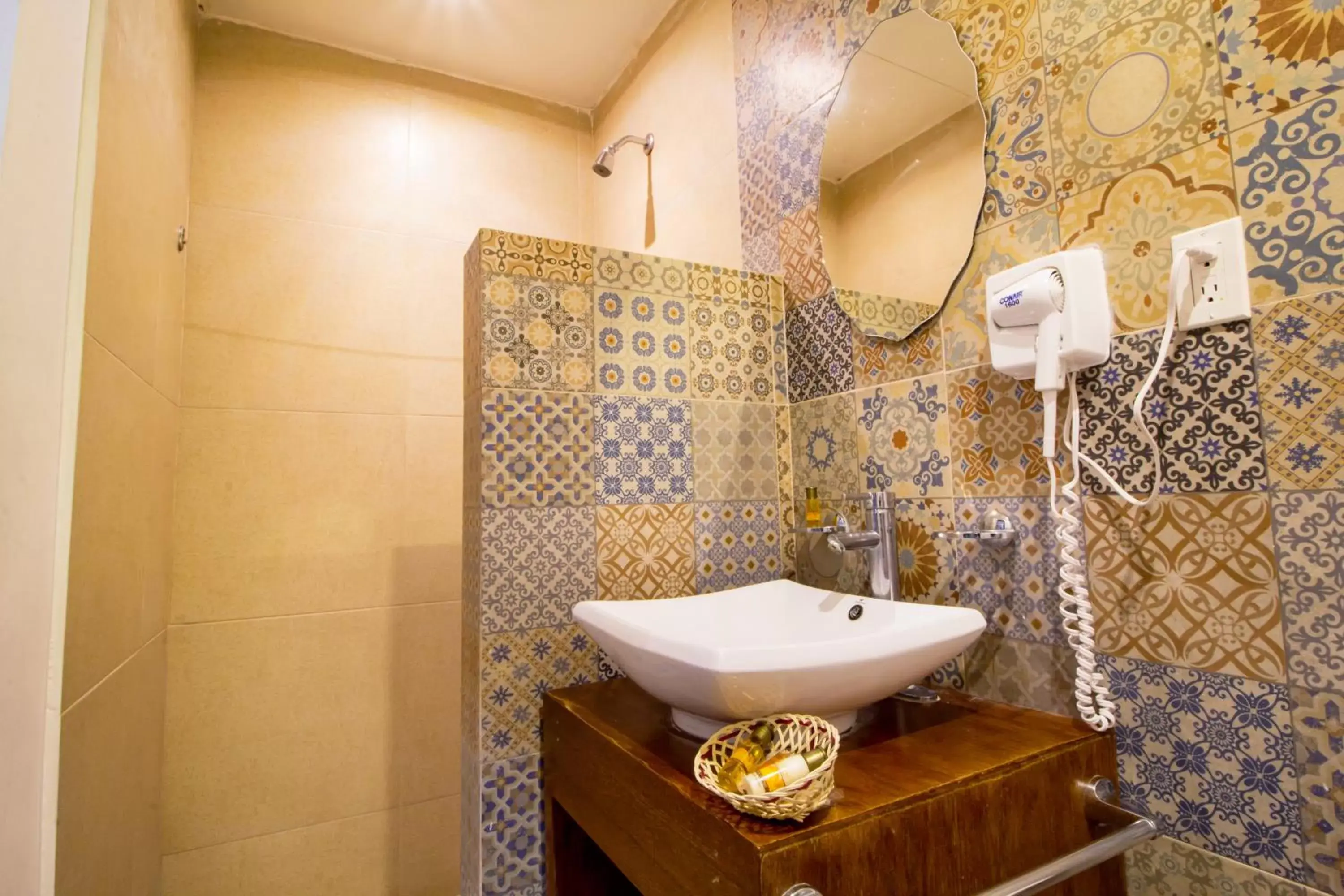 Toilet, Bathroom in Hotel Merida