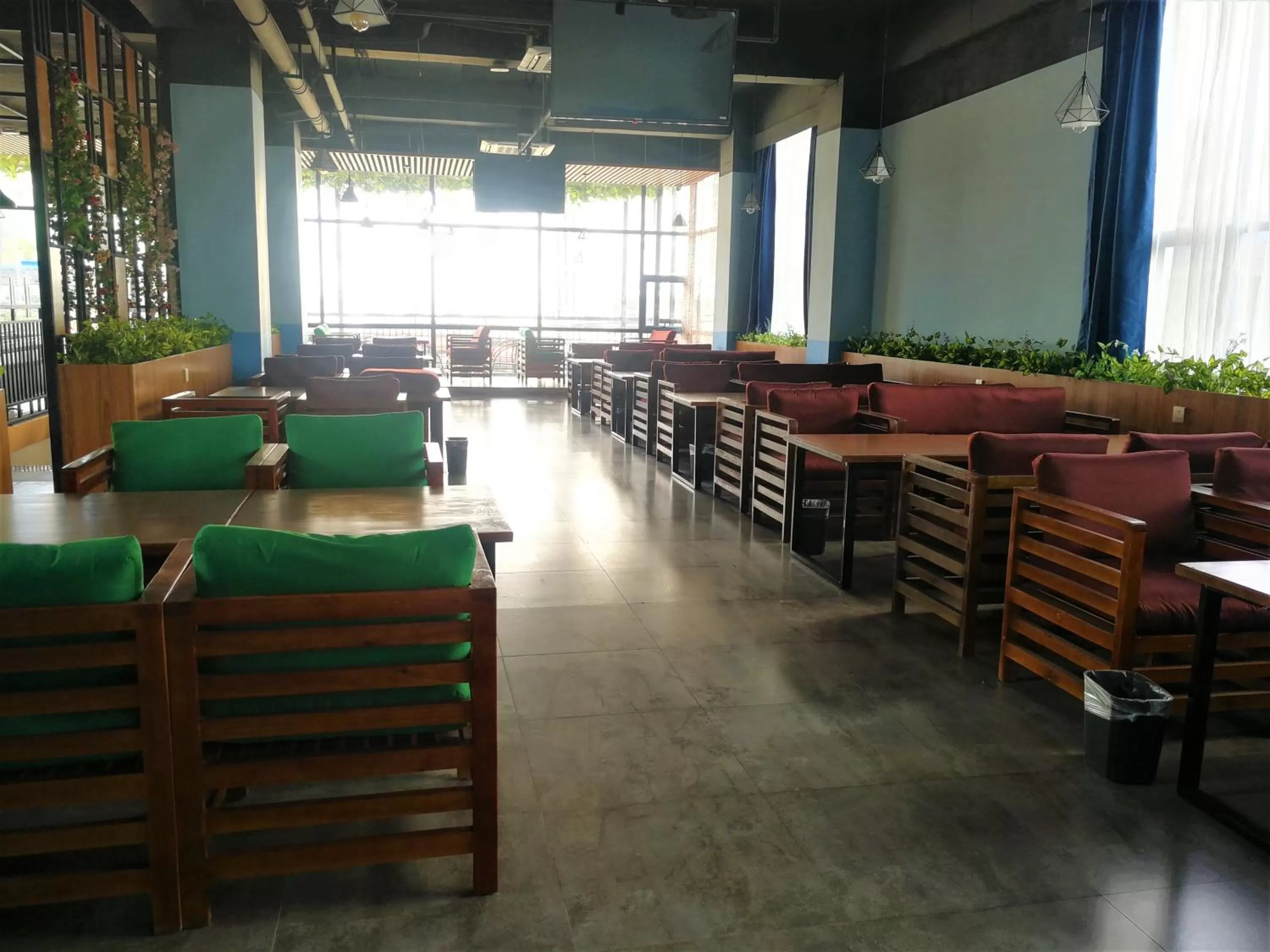 Restaurant/places to eat in PACI Hotel&SPA